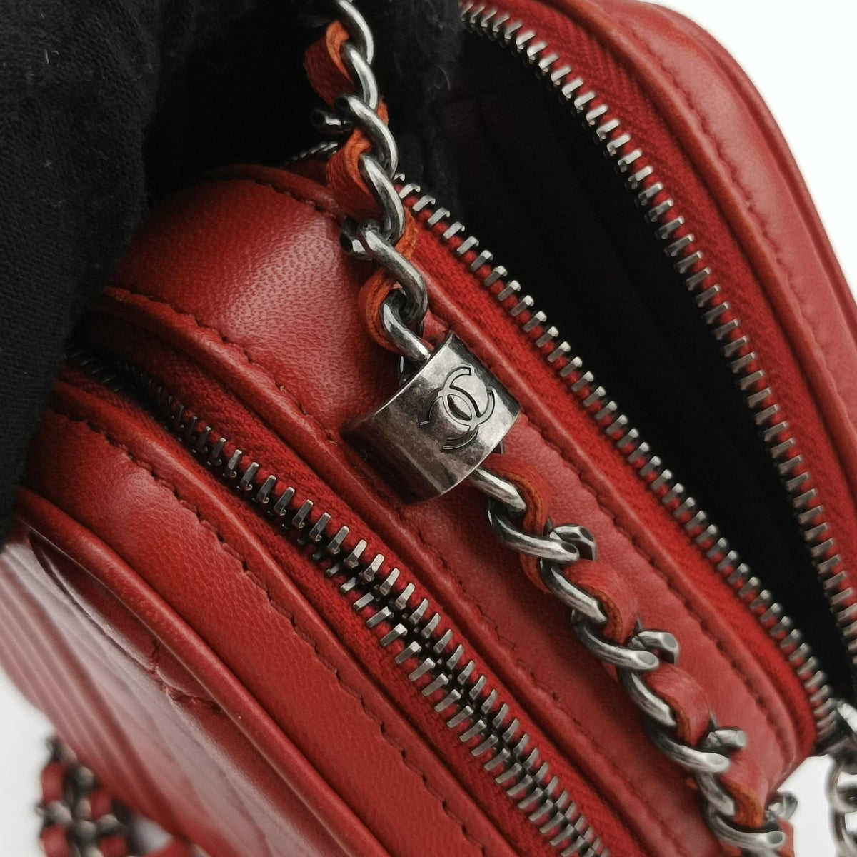 Vintage Chanel Coco Boy Camera Case Red lambskin A92654 shoulderbag | stylenewstar