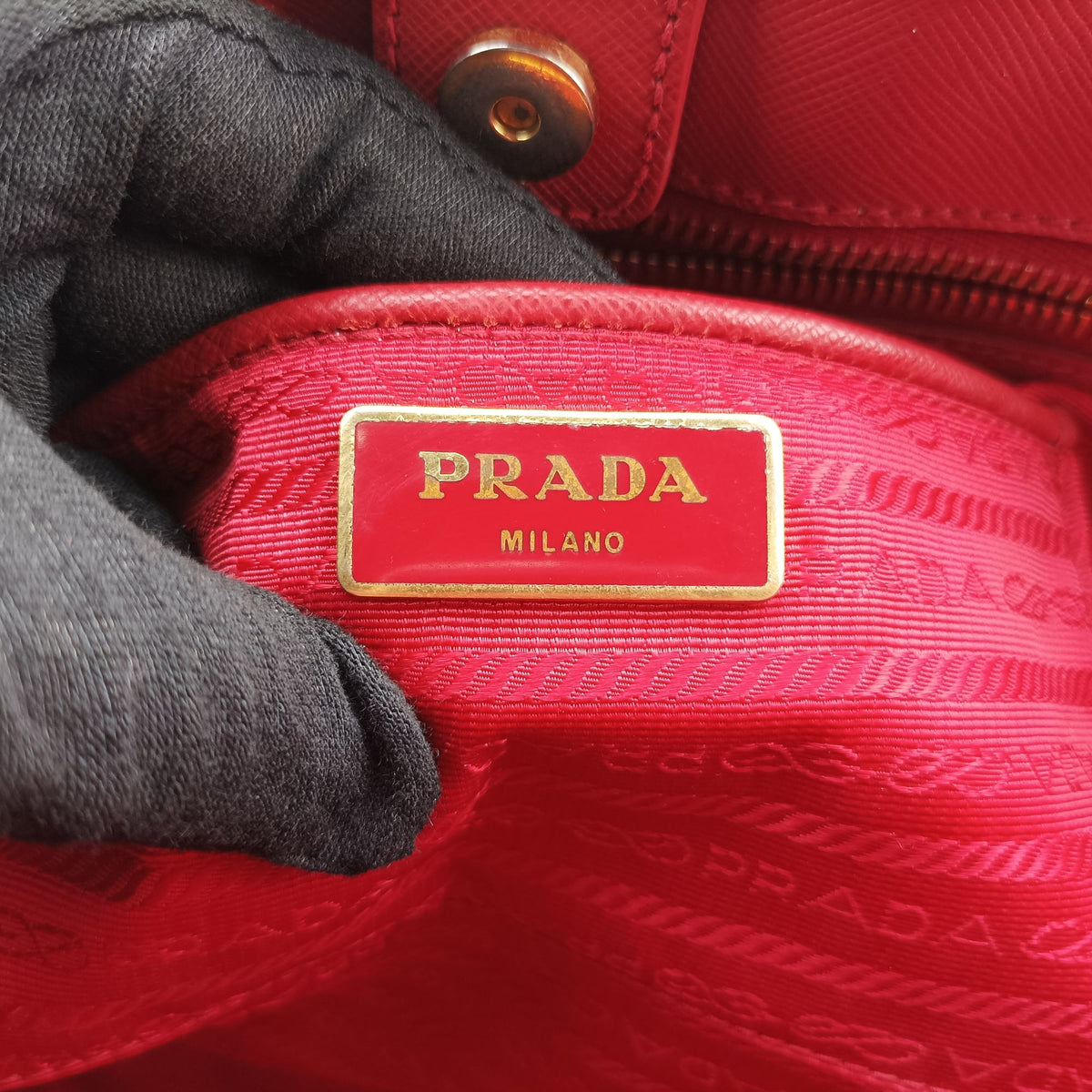 Pre-owned Prada Galleria Red SAFFIANO Leather BN1874 handbag | stylenewstar