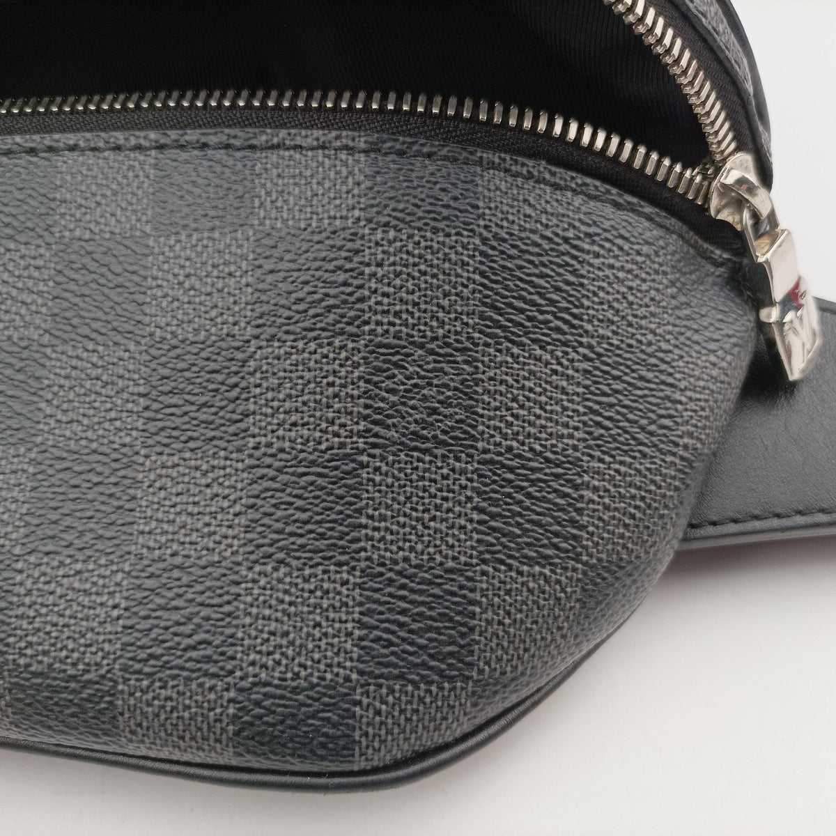 Secondhand Louis Vuitton Campus Noir Damier Graphite N40362 bum bag/waist bag | stylenewstar