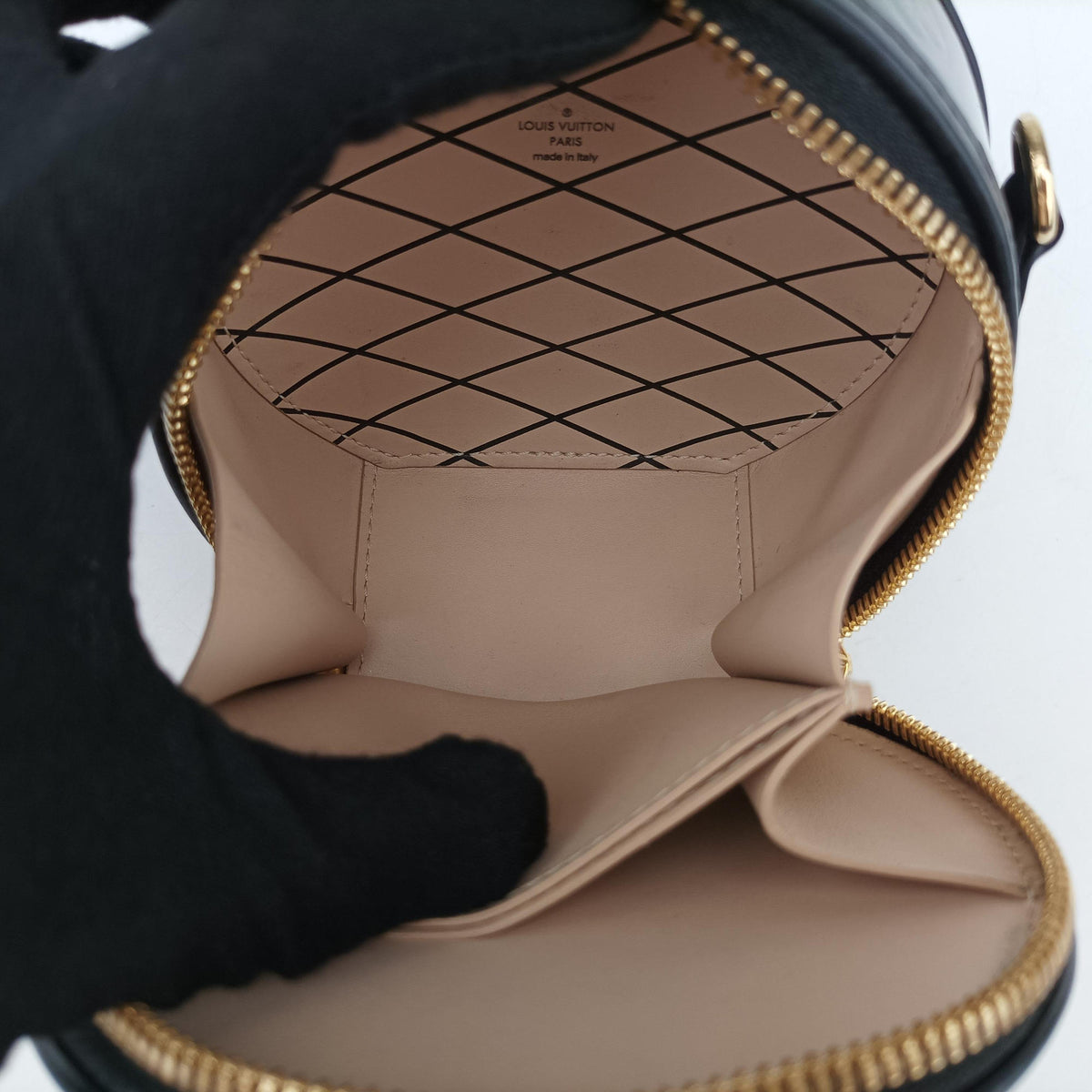 Pre-owned Louis Vuitton Mini Boite Chapeau Souple Noir Vernis M90469 shoulderbag | stylenewstar