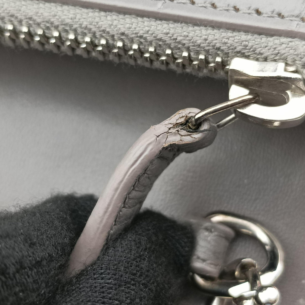 Pre-owned Yves Saint Laurent KATE Grey Leather 452159 shoulderbag | stylenewstar