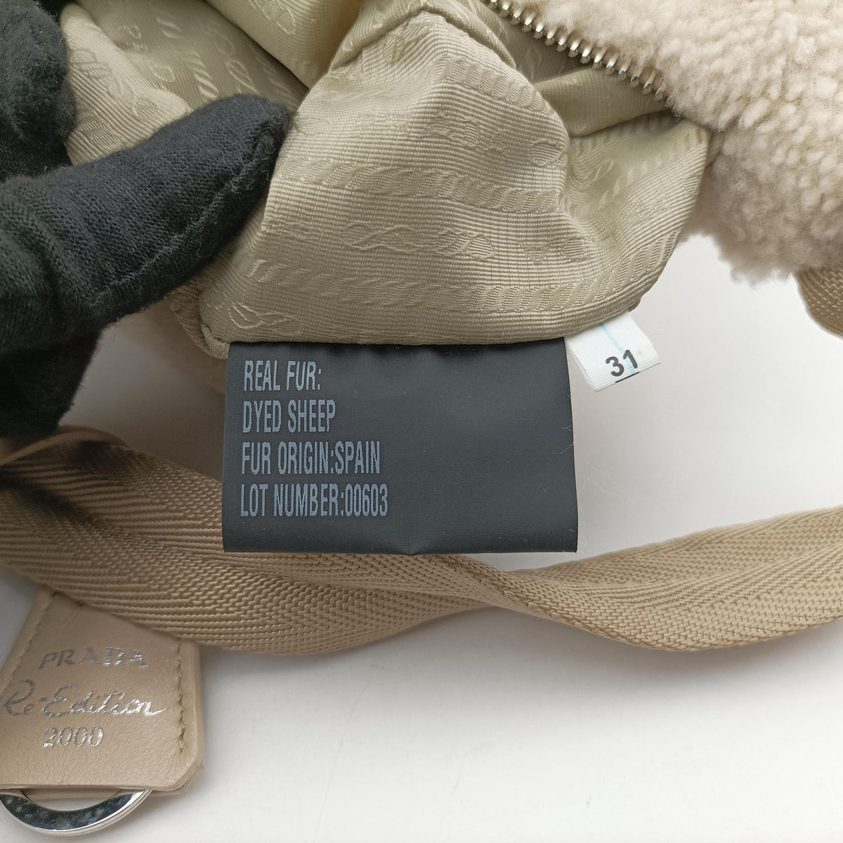 Pre-owned Prada Re-Edition 2000 Beige Sheep Fur 1NE515 shoulderbag | stylenewstar