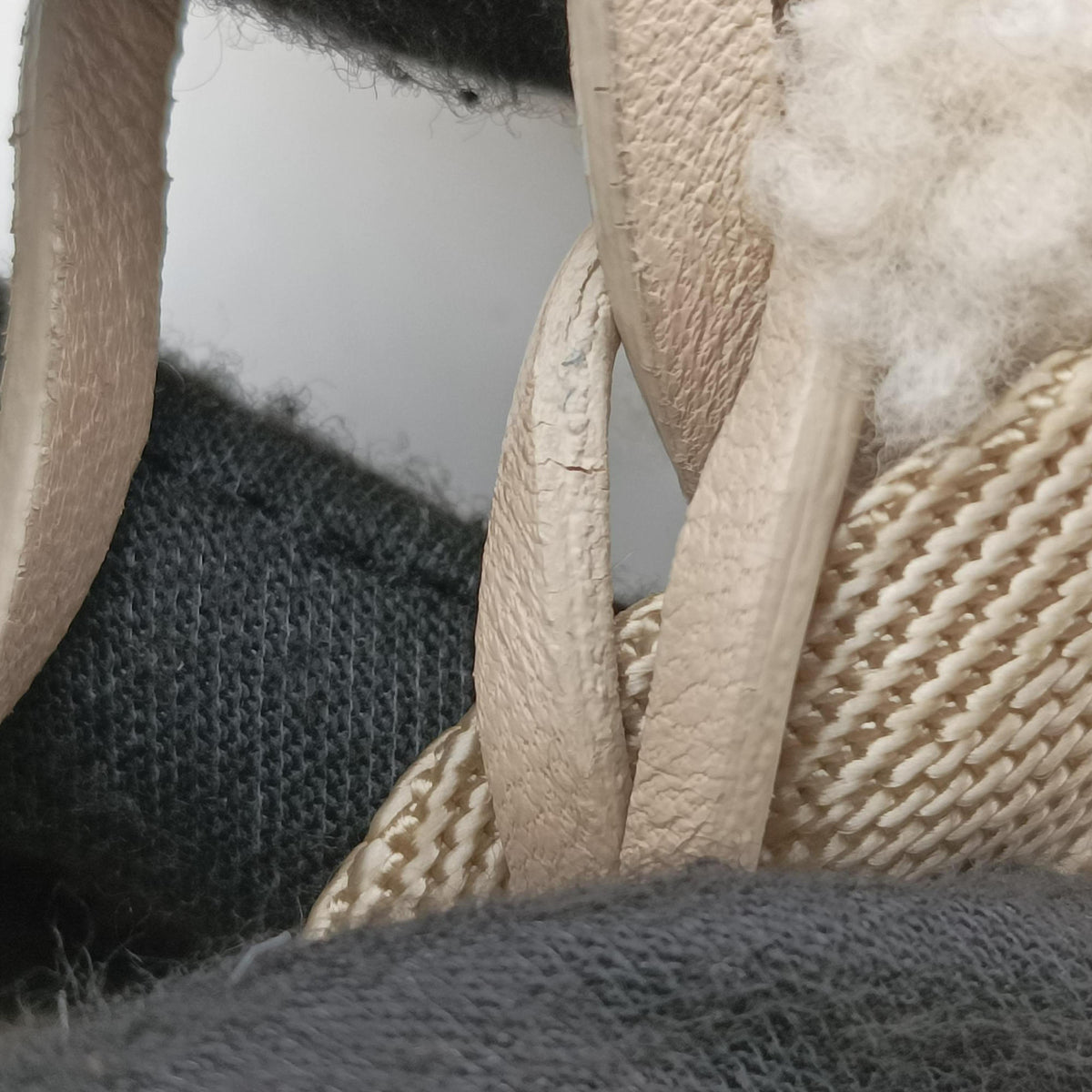 Pre-owned Prada Re-Edition 2000 Beige Sheep Fur 1NE515 shoulderbag | stylenewstar