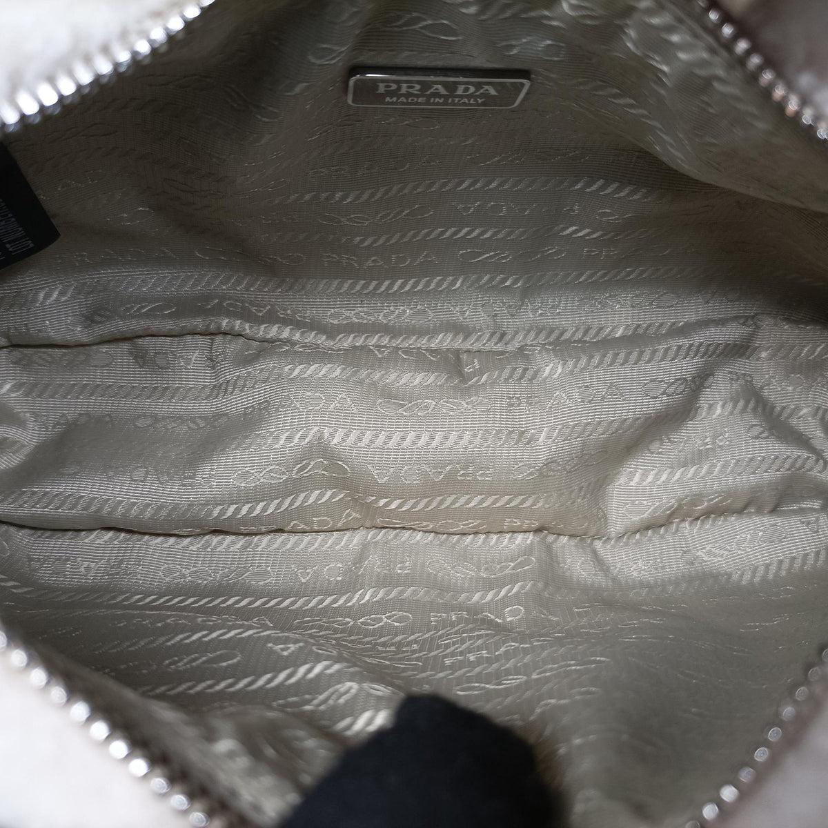 Pre-owned Prada Re-Edition 2000 Beige Sheep Fur 1NE515 shoulderbag | stylenewstar