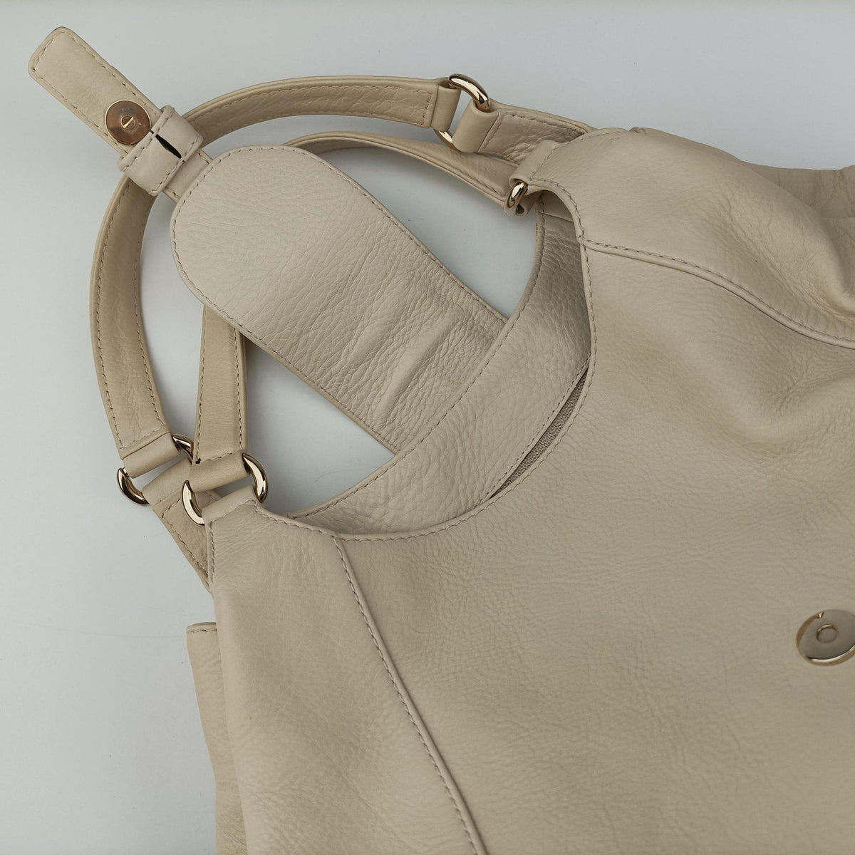 Pre-owned Gucci Greenwich Medium White Leather 268747 handbag | stylenewstar