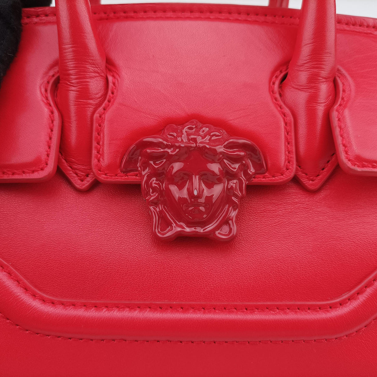 Pre-owned VERSACE Medusa Red Leather  shoulderbag | stylenewstar