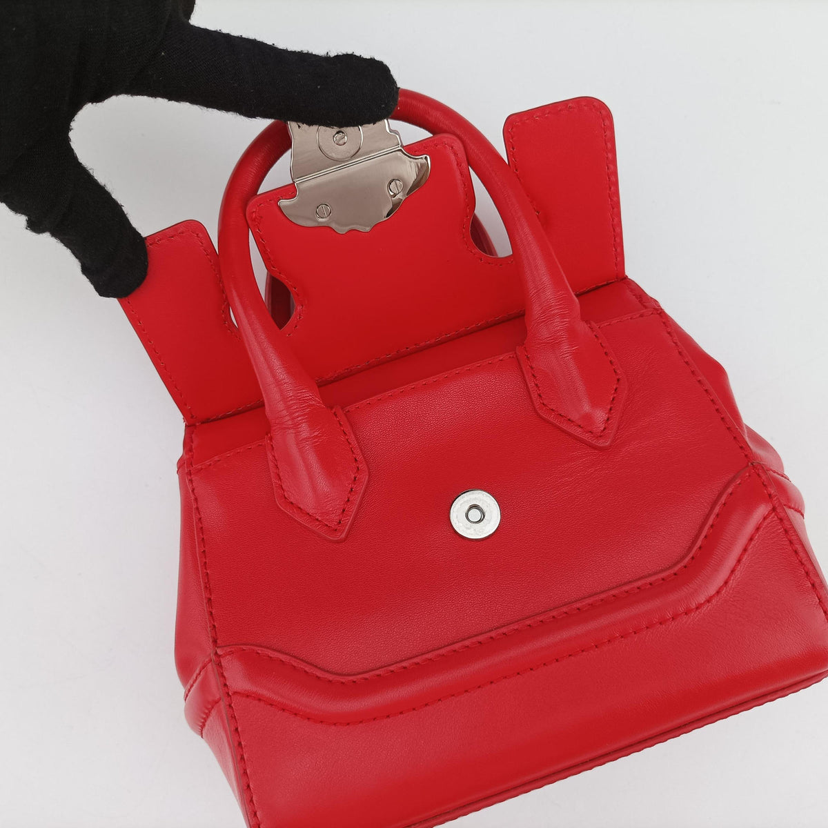 Pre-owned VERSACE Medusa Red Leather  shoulderbag | stylenewstar
