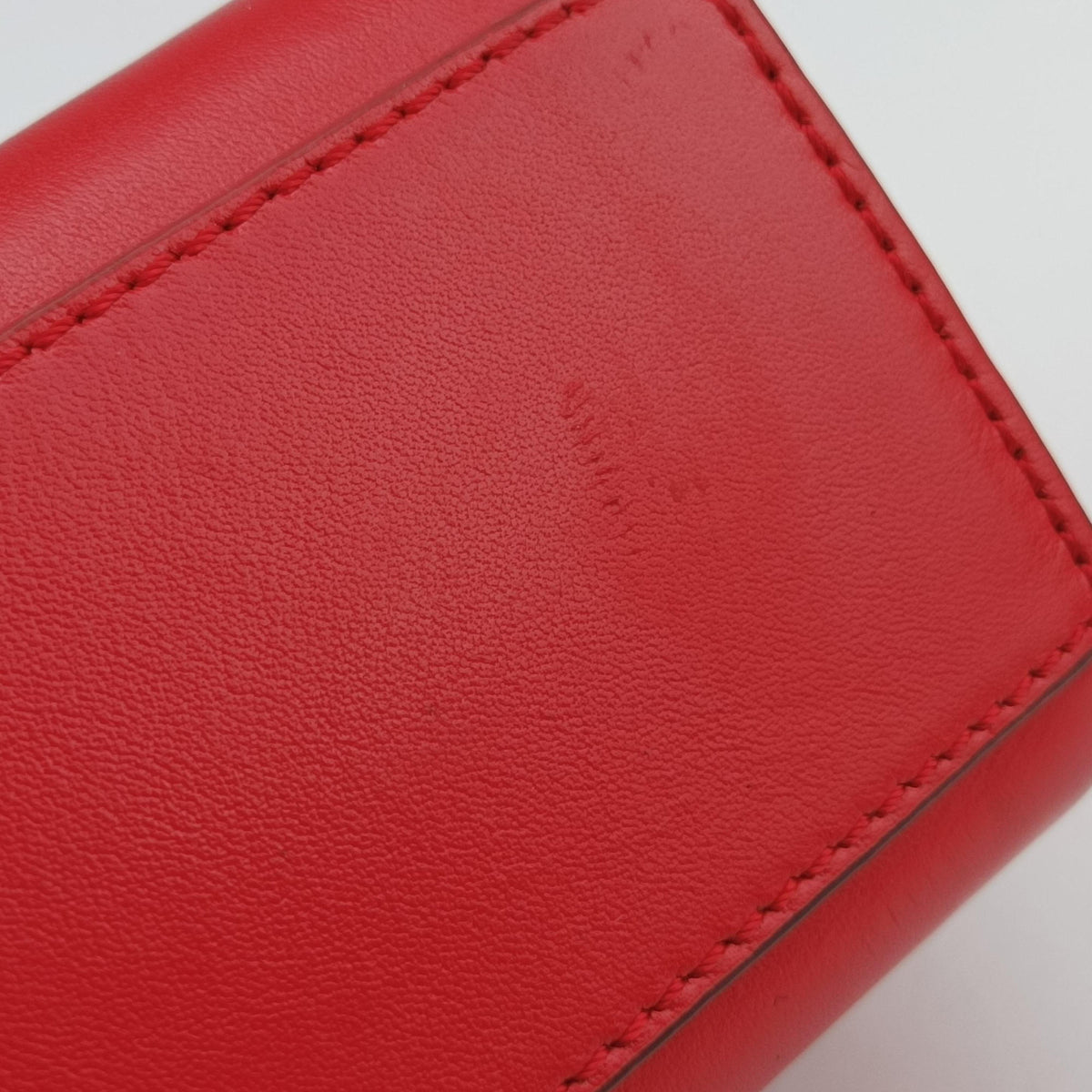Pre-owned VERSACE Medusa Red Leather  shoulderbag | stylenewstar