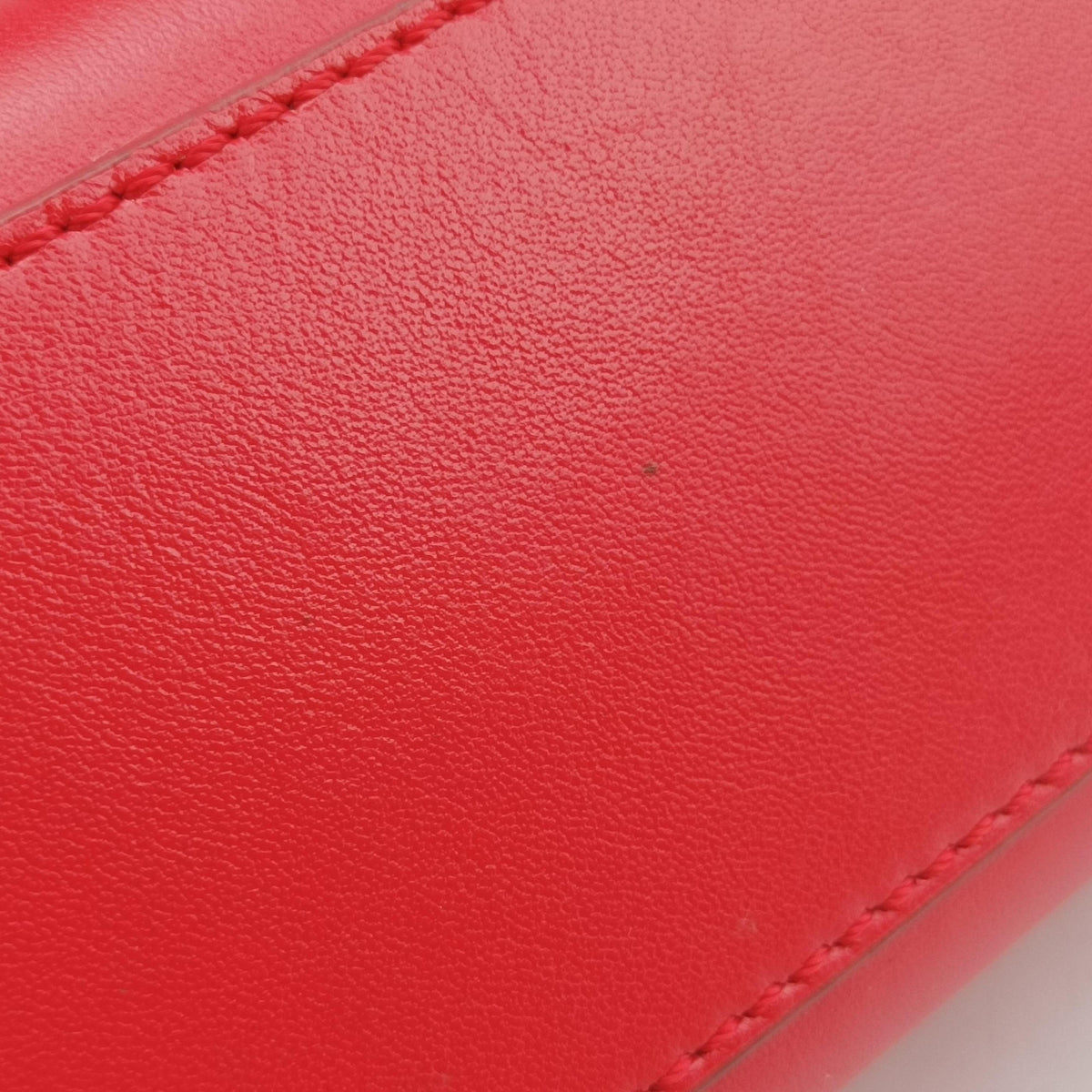 Pre-owned VERSACE Medusa Red Leather  shoulderbag | stylenewstar