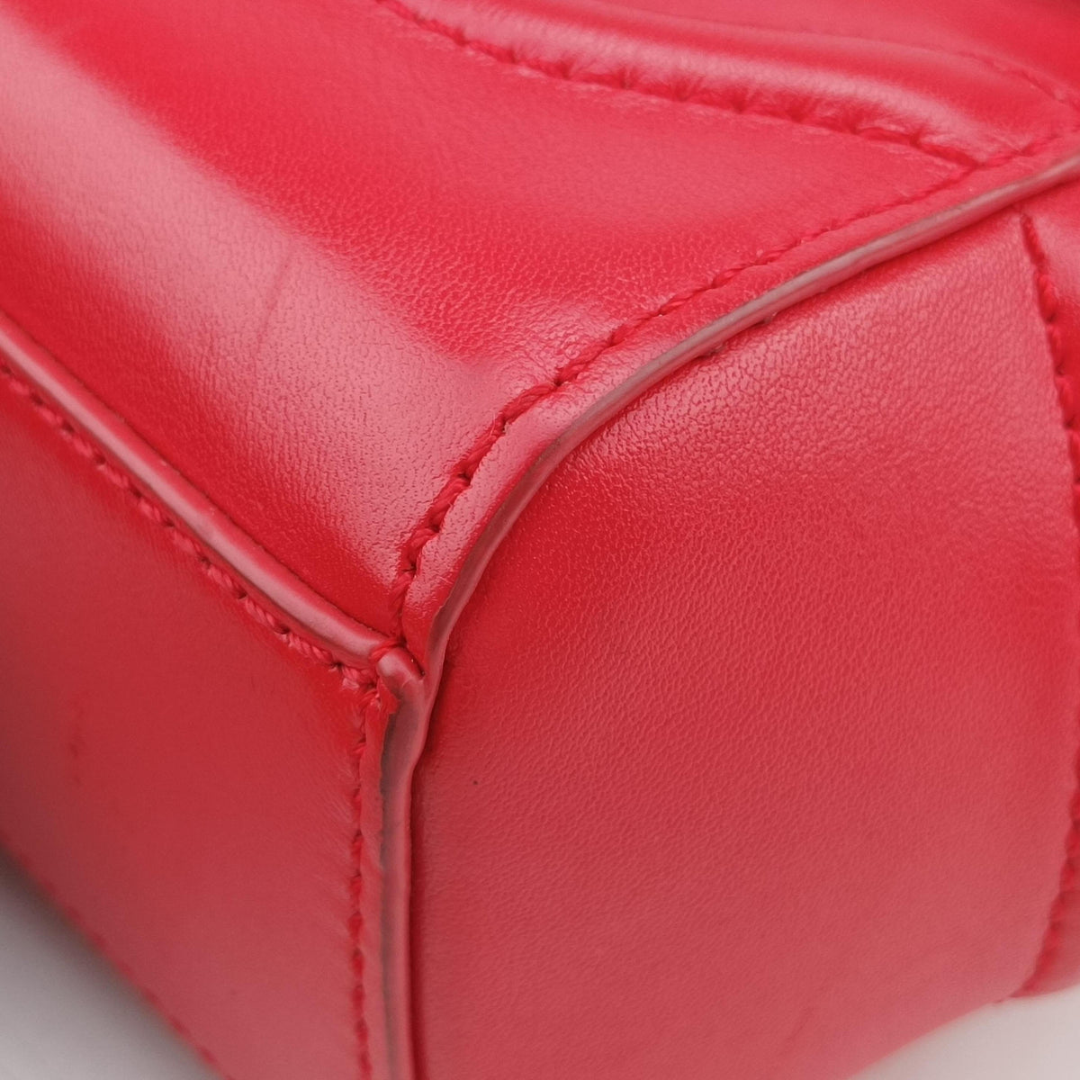 Pre-owned VERSACE Medusa Red Leather  shoulderbag | stylenewstar