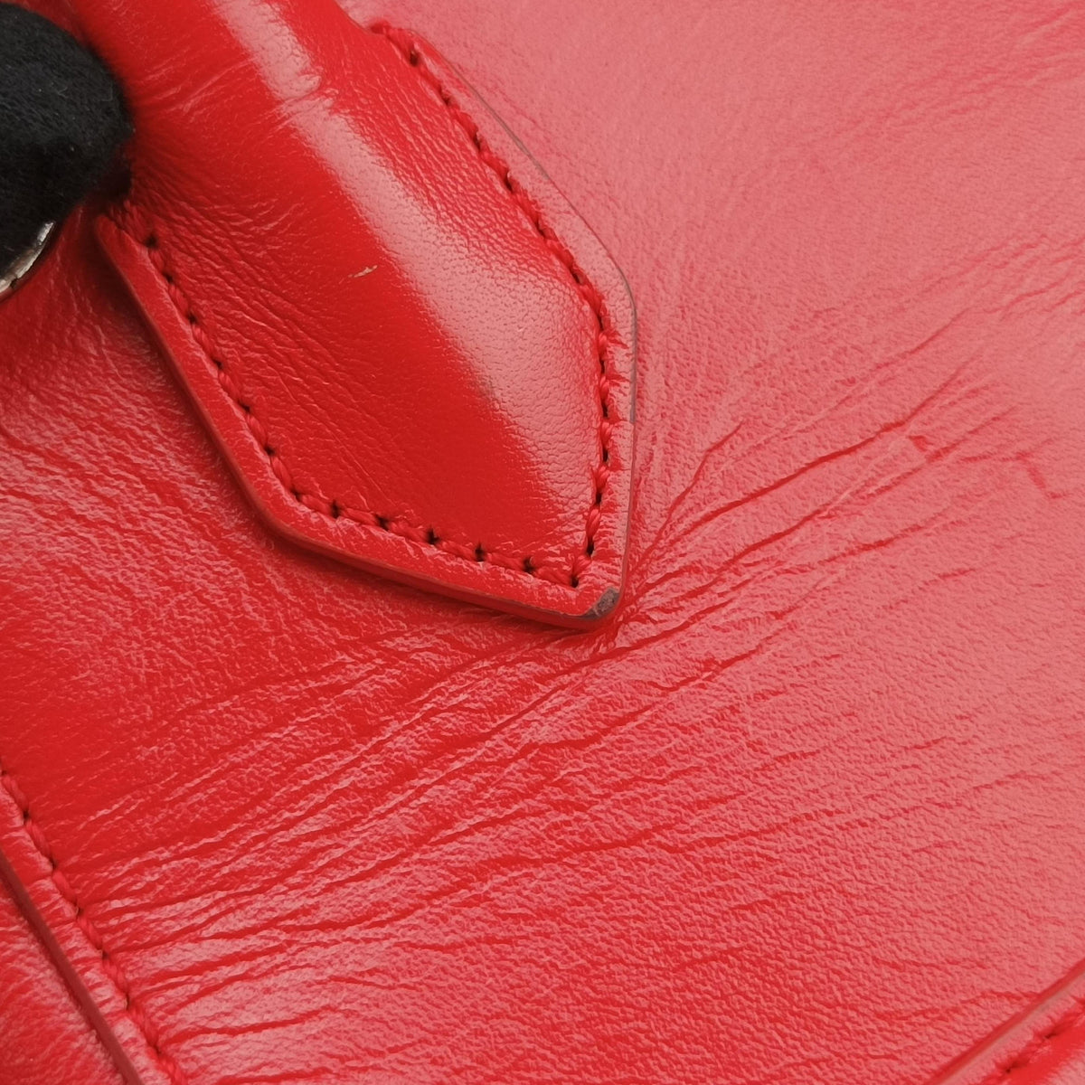 Pre-owned VERSACE Medusa Red Leather  shoulderbag | stylenewstar