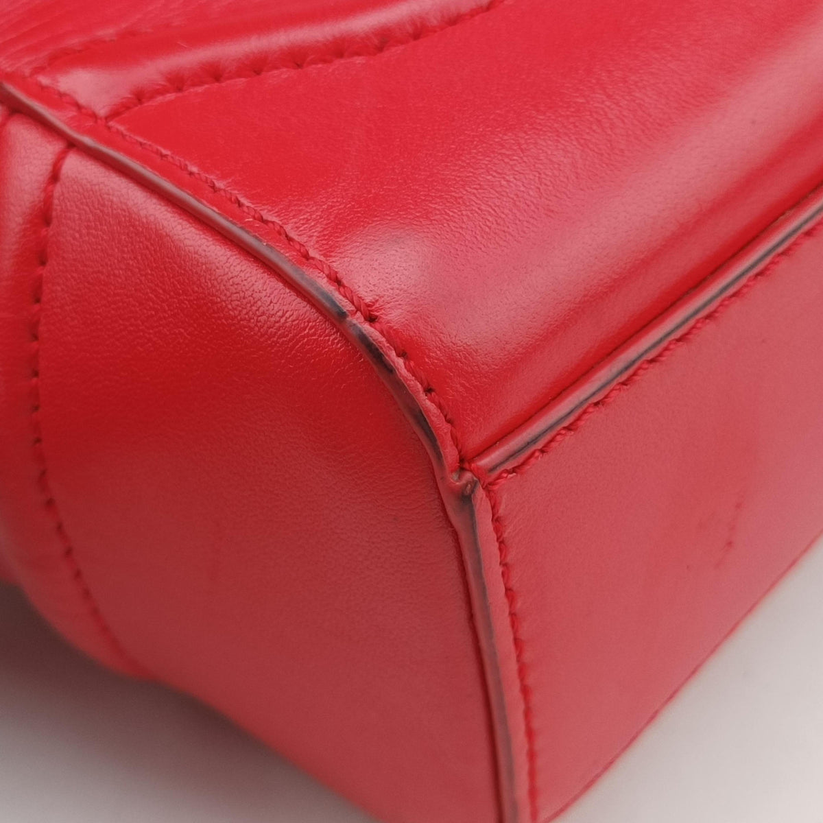 Pre-owned VERSACE Medusa Red Leather  shoulderbag | stylenewstar