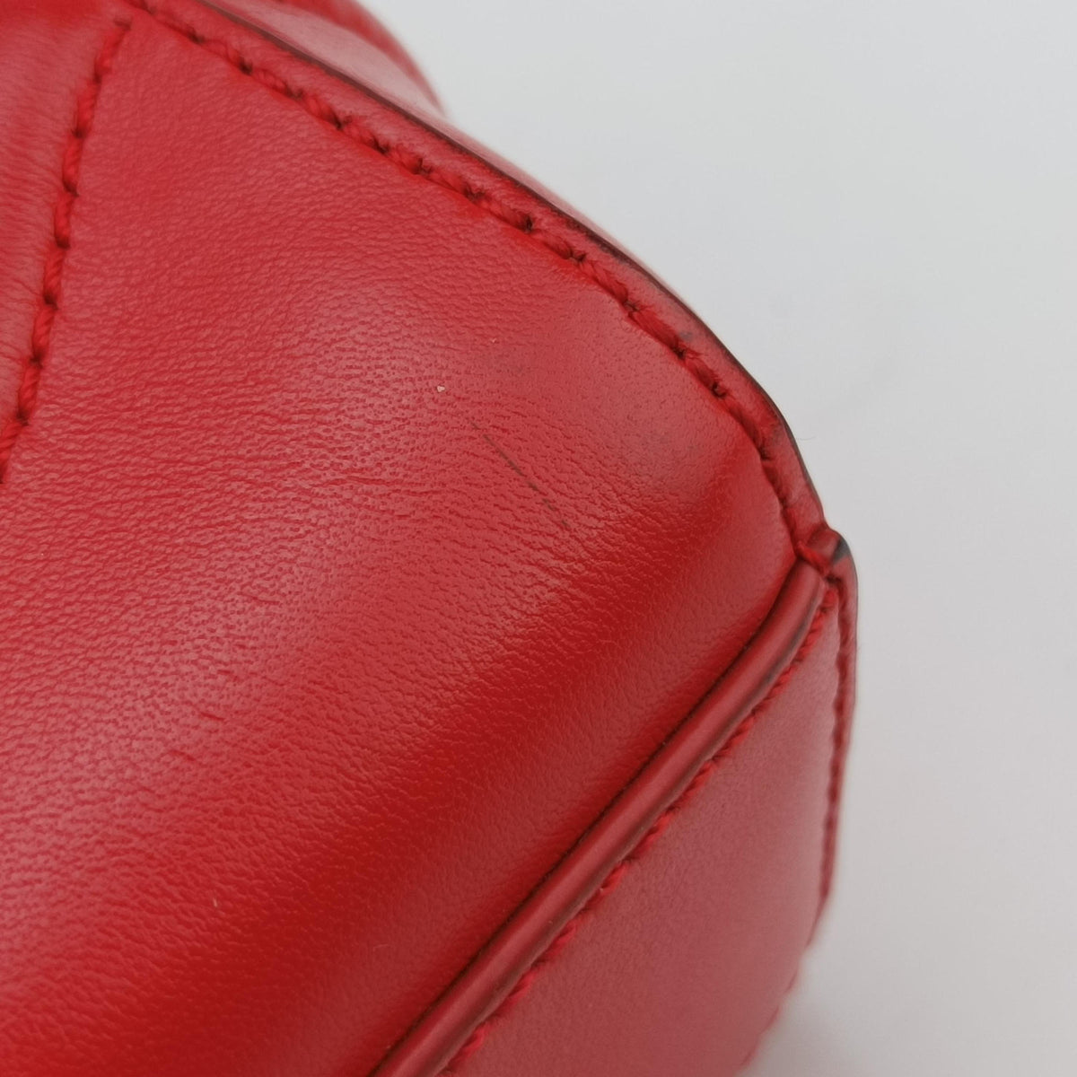 Pre-owned VERSACE Medusa Red Leather  shoulderbag | stylenewstar