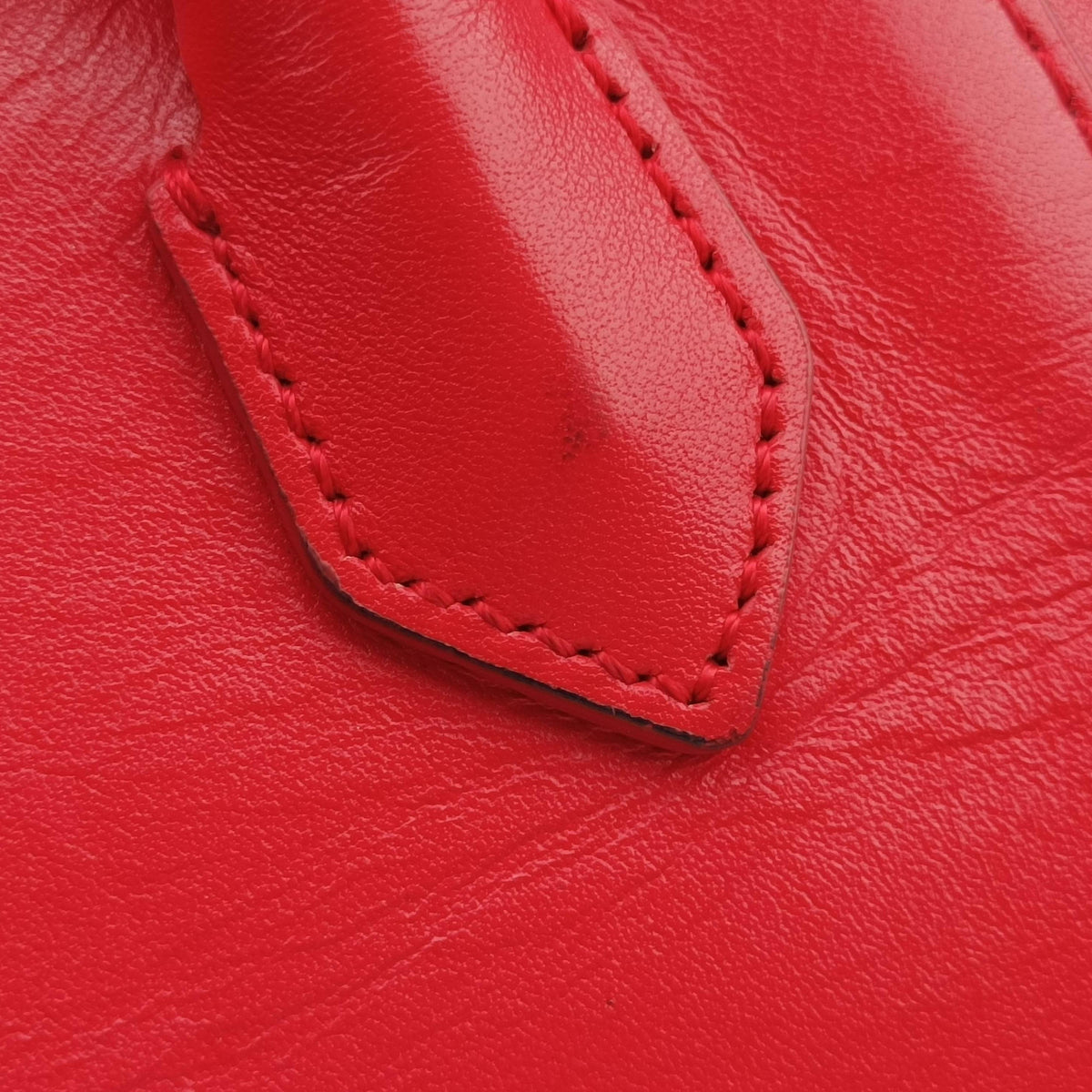 Pre-owned VERSACE Medusa Red Leather  shoulderbag | stylenewstar
