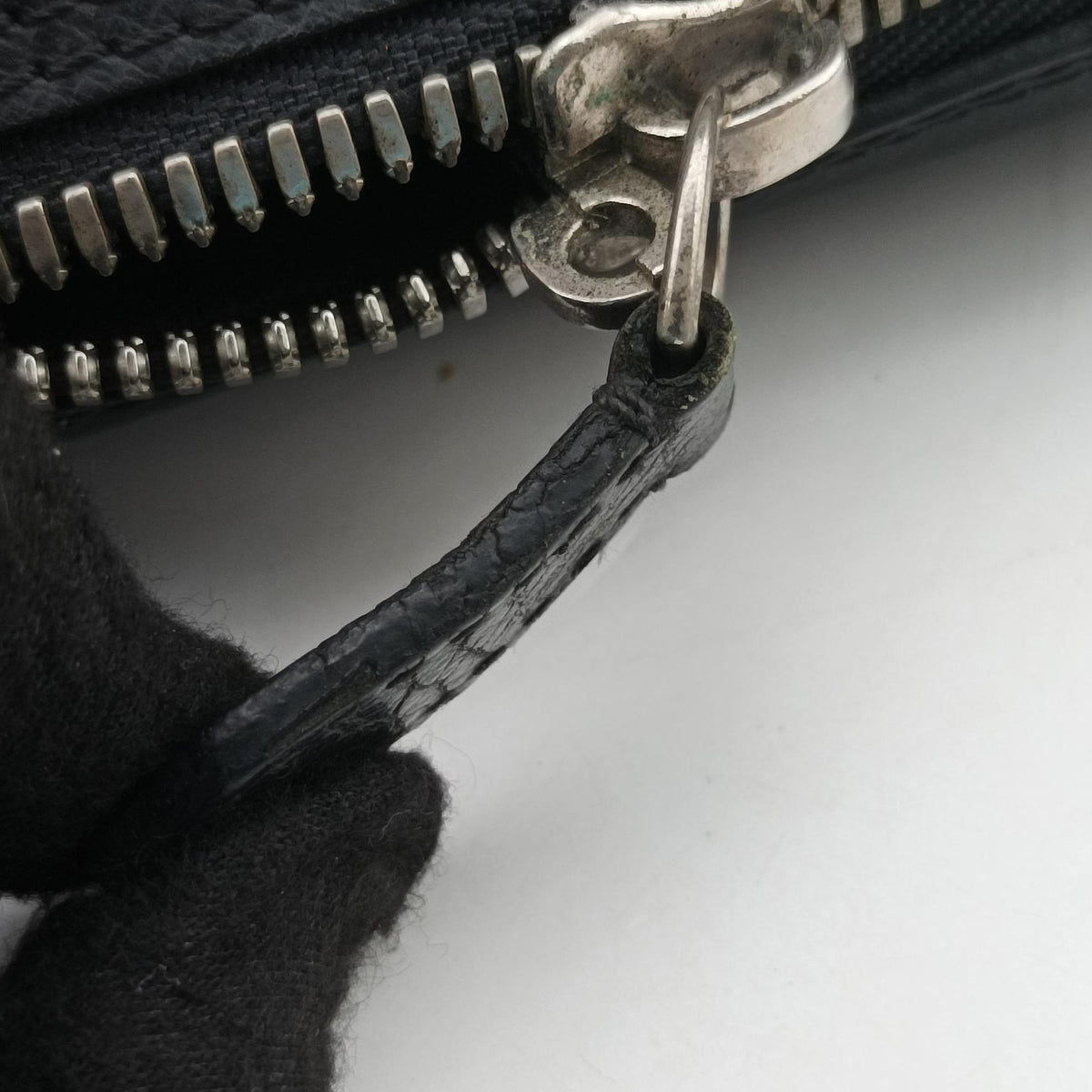 Pre-owned Louis Vuitton IGOR Ardoise Taiga M31172 handbag | stylenewstar