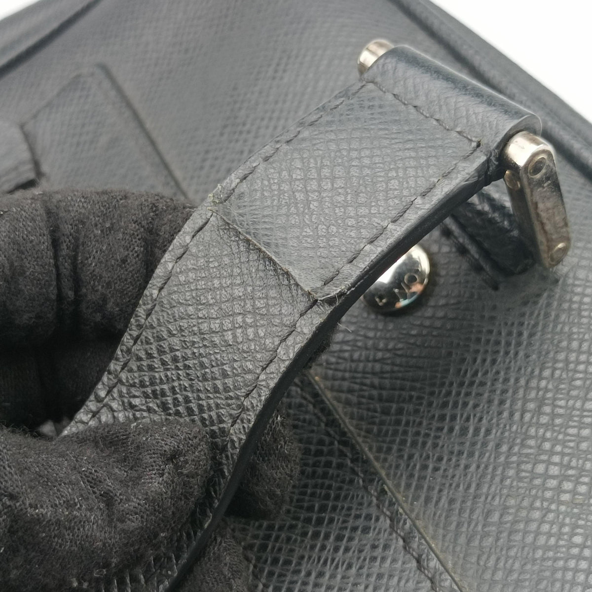 Pre-owned Louis Vuitton IGOR Ardoise Taiga M31172 handbag | stylenewstar