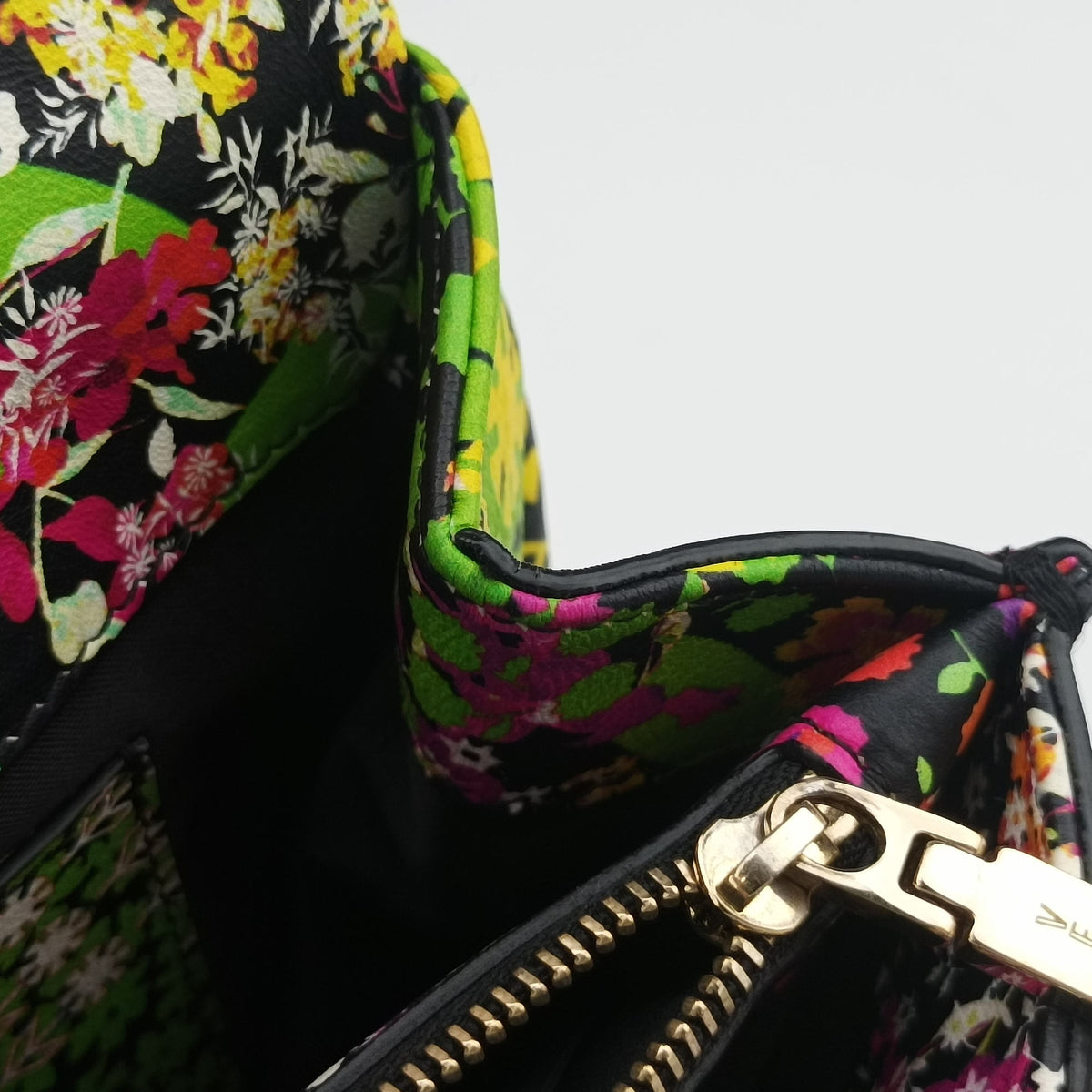 Pre-owned VERSACE MEDUSA Multicolour Leather  shoulderbag | stylenewstar