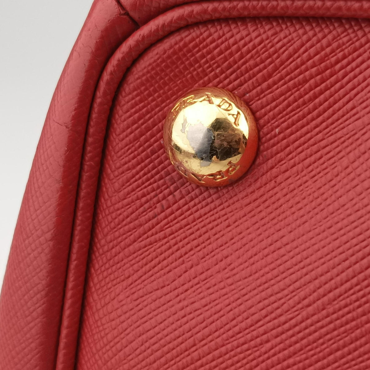 Pre-owned Prada Galleria Red SAFFIANO Leather BN1844 handbag | stylenewstar