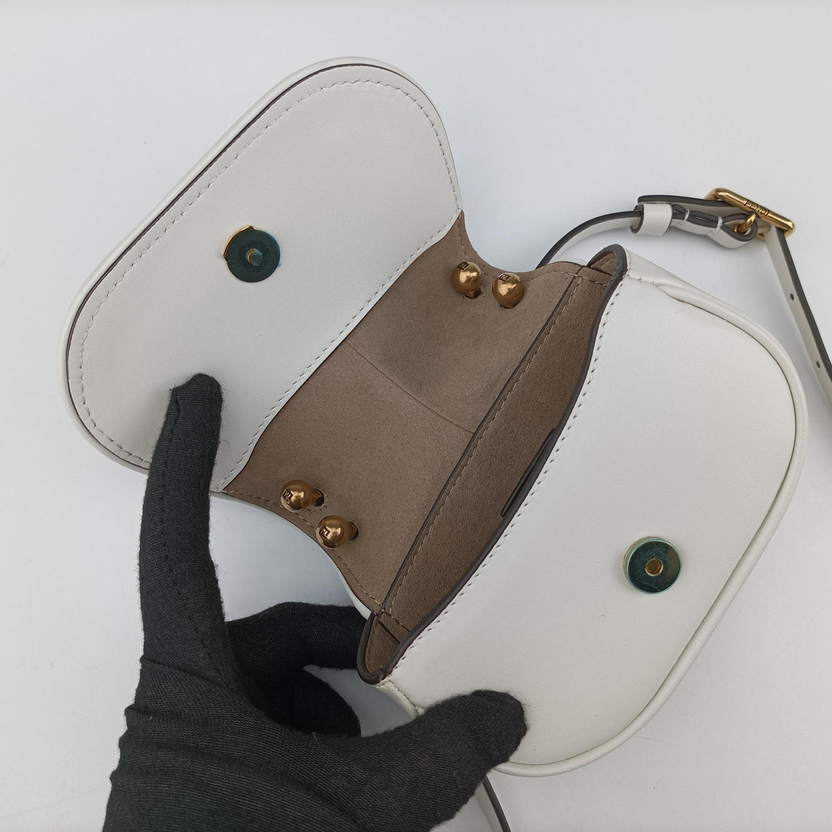 Vintage Fendi C'mon Nano White Leather 7AS219 shoulderbag | stylenewstar
