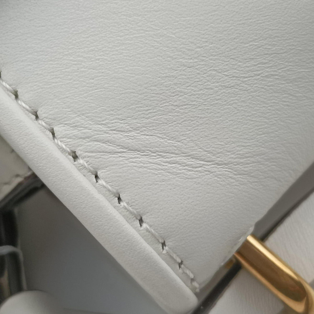 Vintage Fendi C'mon Nano White Leather 7AS219 shoulderbag | stylenewstar