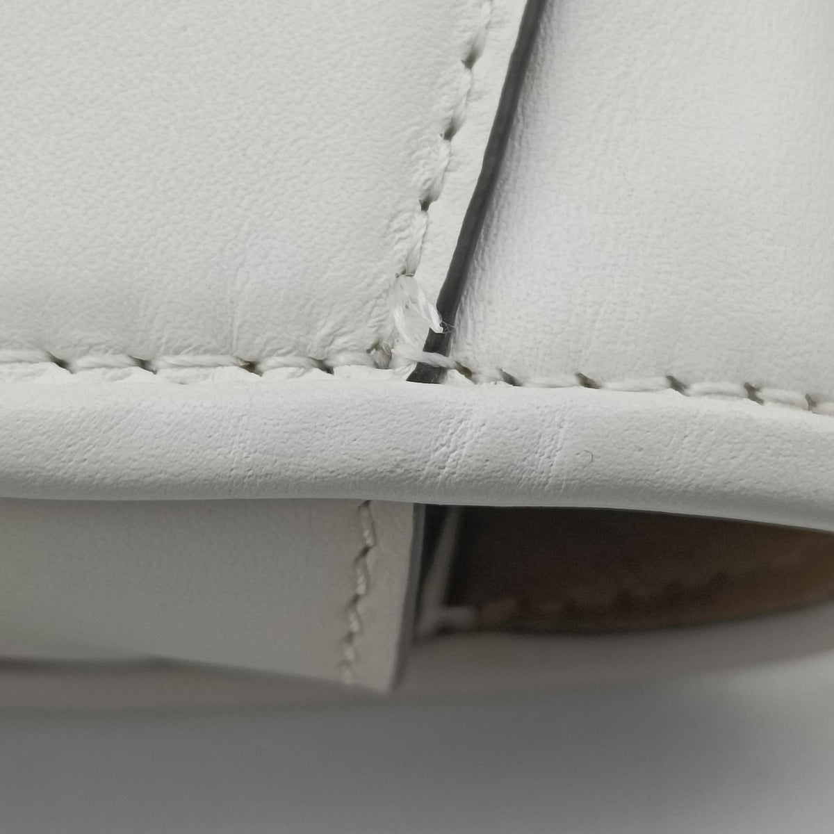 Vintage Fendi C'mon Nano White Leather 7AS219 shoulderbag | stylenewstar