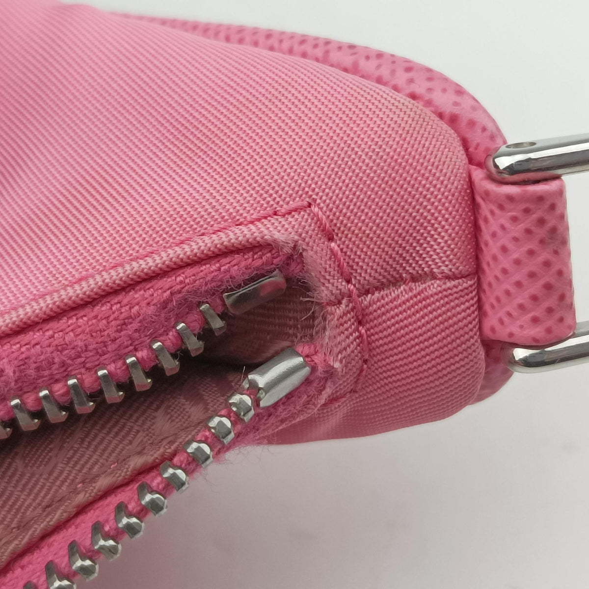 Secondhand Prada Re-Edition 2005 Nylon Mini Pink nylon 1TT122 shoulderbag | stylenewstar