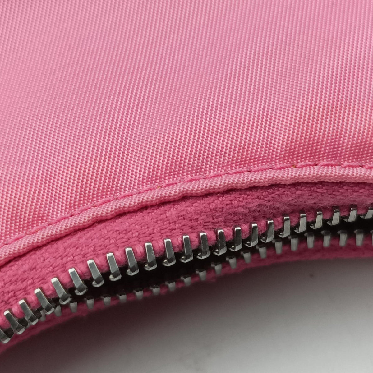 Secondhand Prada Re-Edition 2005 Nylon Mini Pink nylon 1TT122 shoulderbag | stylenewstar