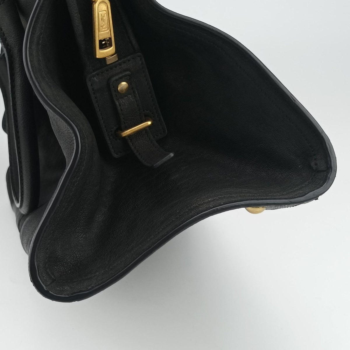 Vintage Yves Saint Laurent Cabas ChYc Black Leather 279079 handbag | stylenewstar