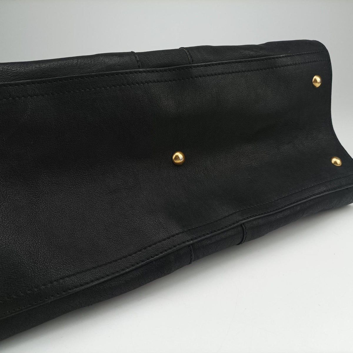 Vintage Yves Saint Laurent Cabas ChYc Black Leather 279079 handbag | stylenewstar