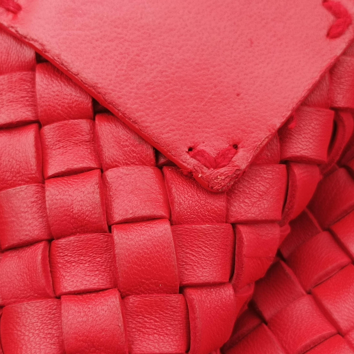 Pre-owned Bottega Veneta Cabat intrecciato Red lambskin  handbag | stylenewstar
