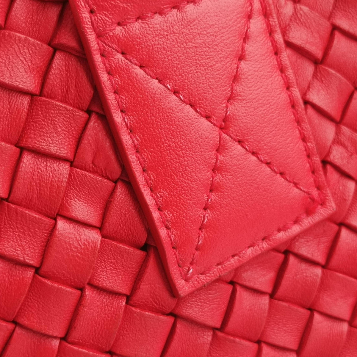 Pre-owned Bottega Veneta Cabat intrecciato Red lambskin  handbag | stylenewstar