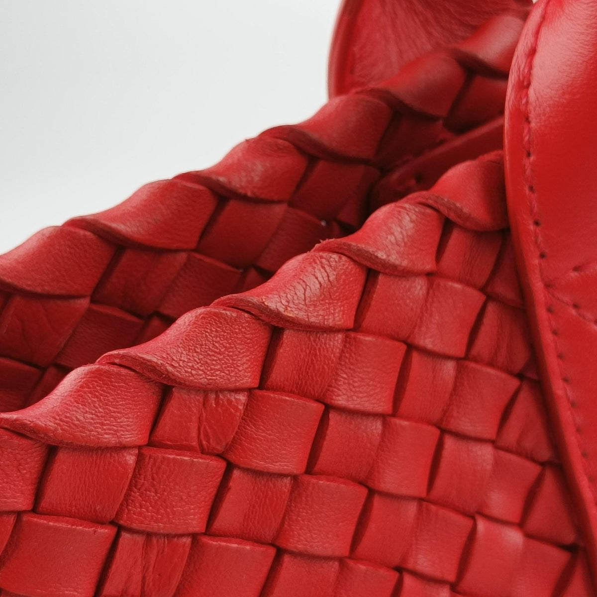 Pre-owned Bottega Veneta Cabat intrecciato Red lambskin  handbag | stylenewstar