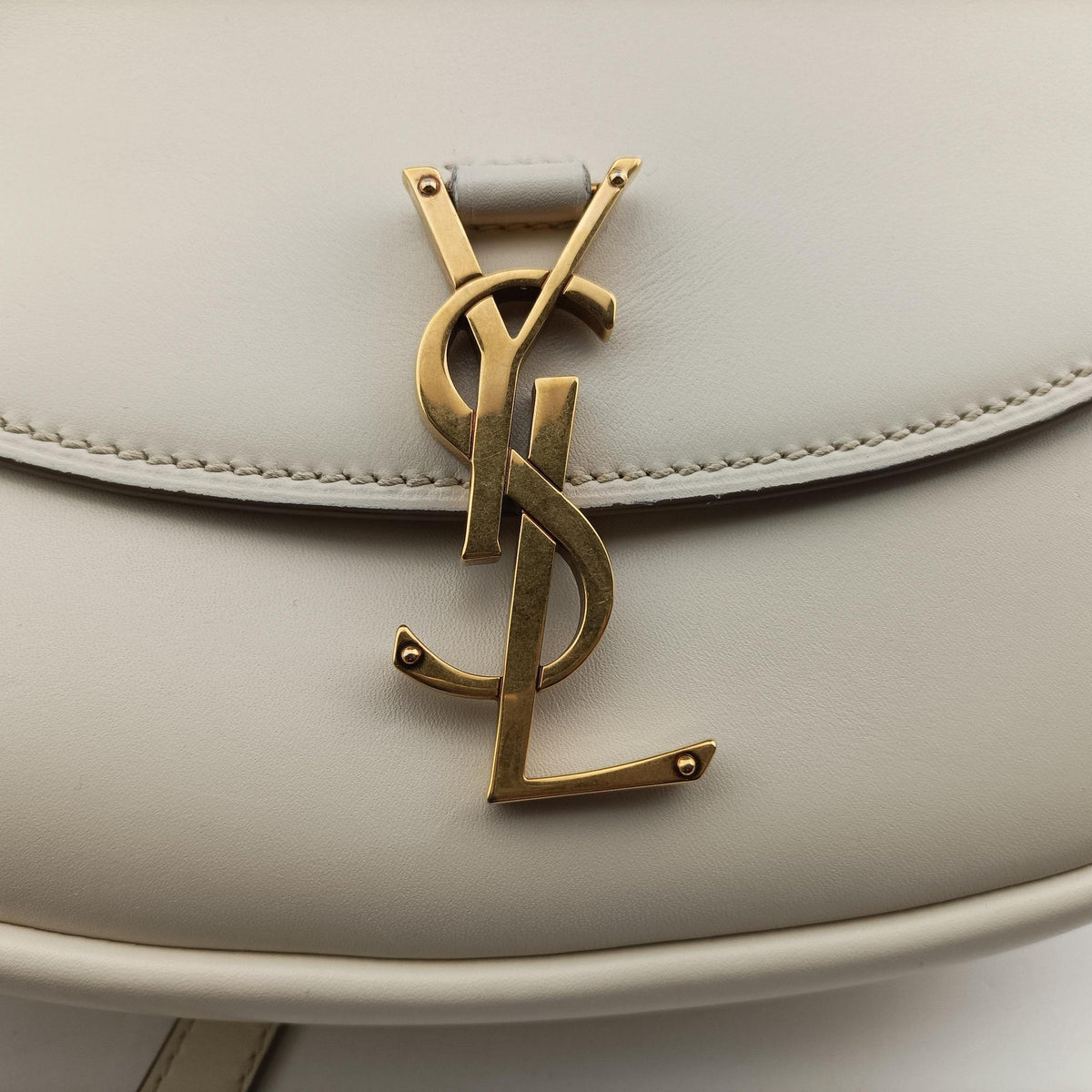 Secondhand Yves Saint Laurent KAIA White Leather 634818 shoulderbag | stylenewstar