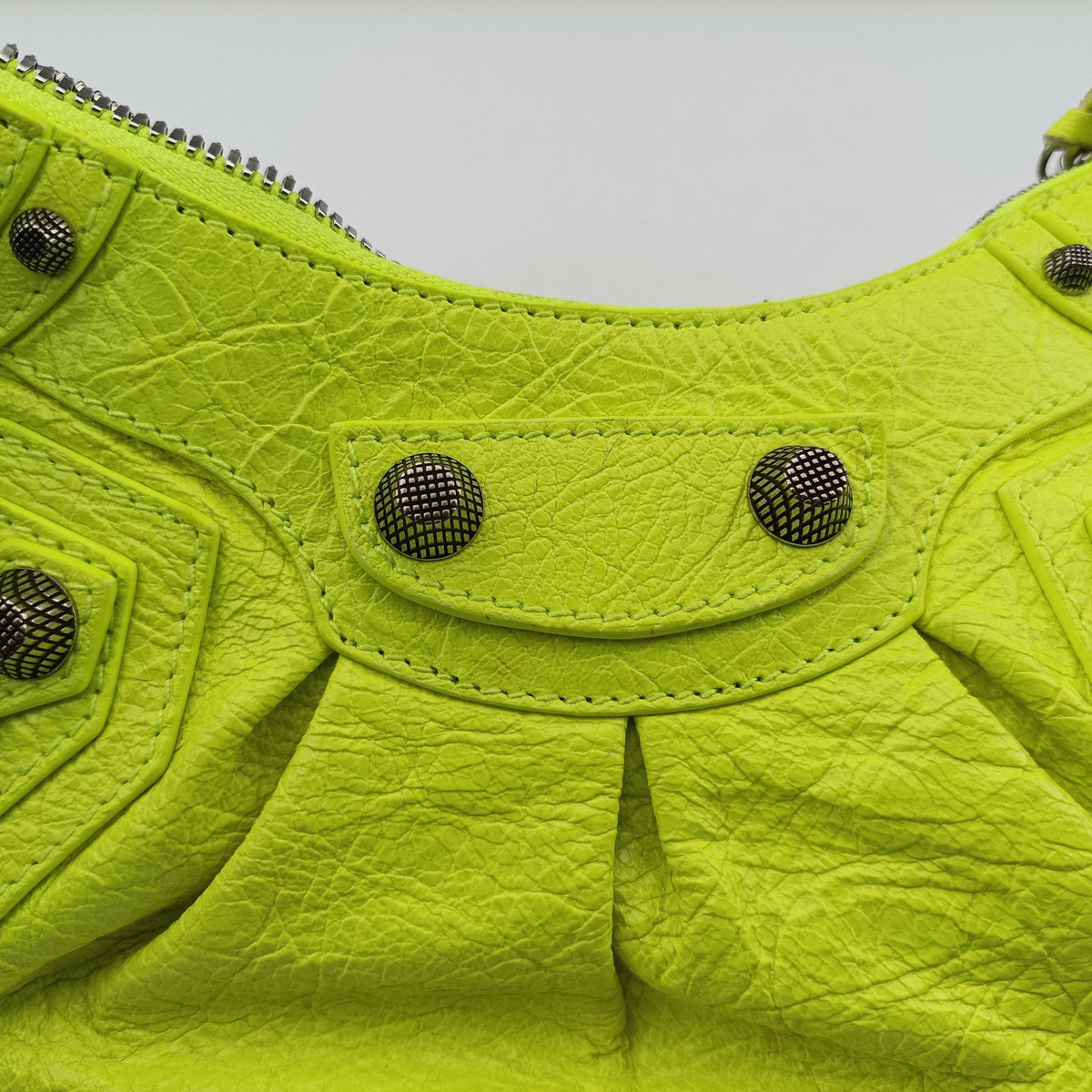 Pre-owned Balenciaga Le Cagole GreenYellow lambskin  shoulderbag | stylenewstar