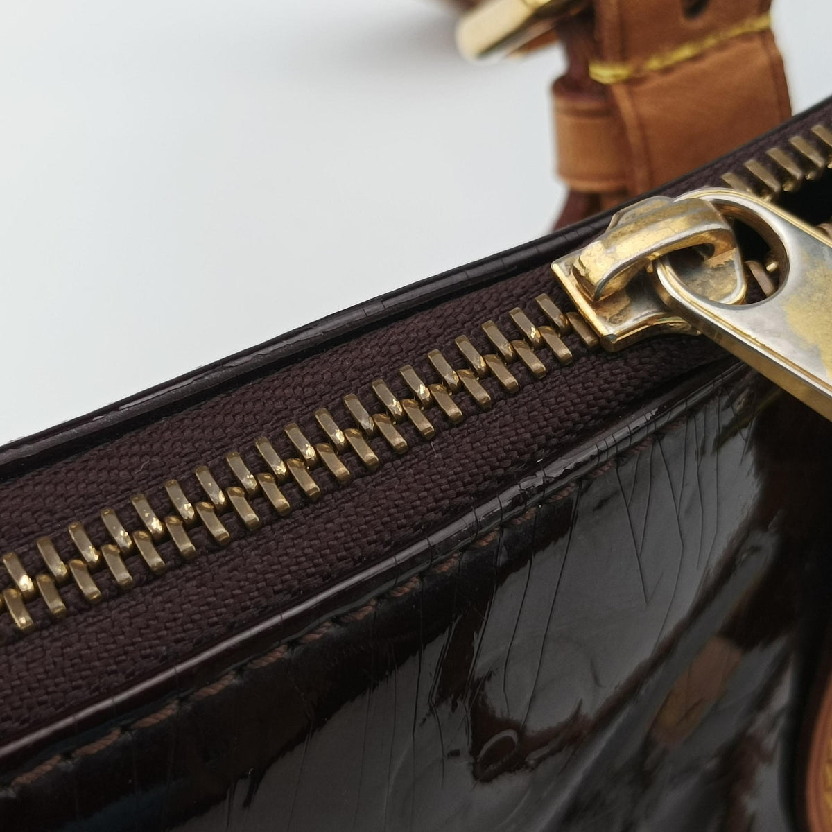 Pre-owned Louis Vuitton Rosewood Avenue Amaranth Vernis M93510 handbag | stylenewstar