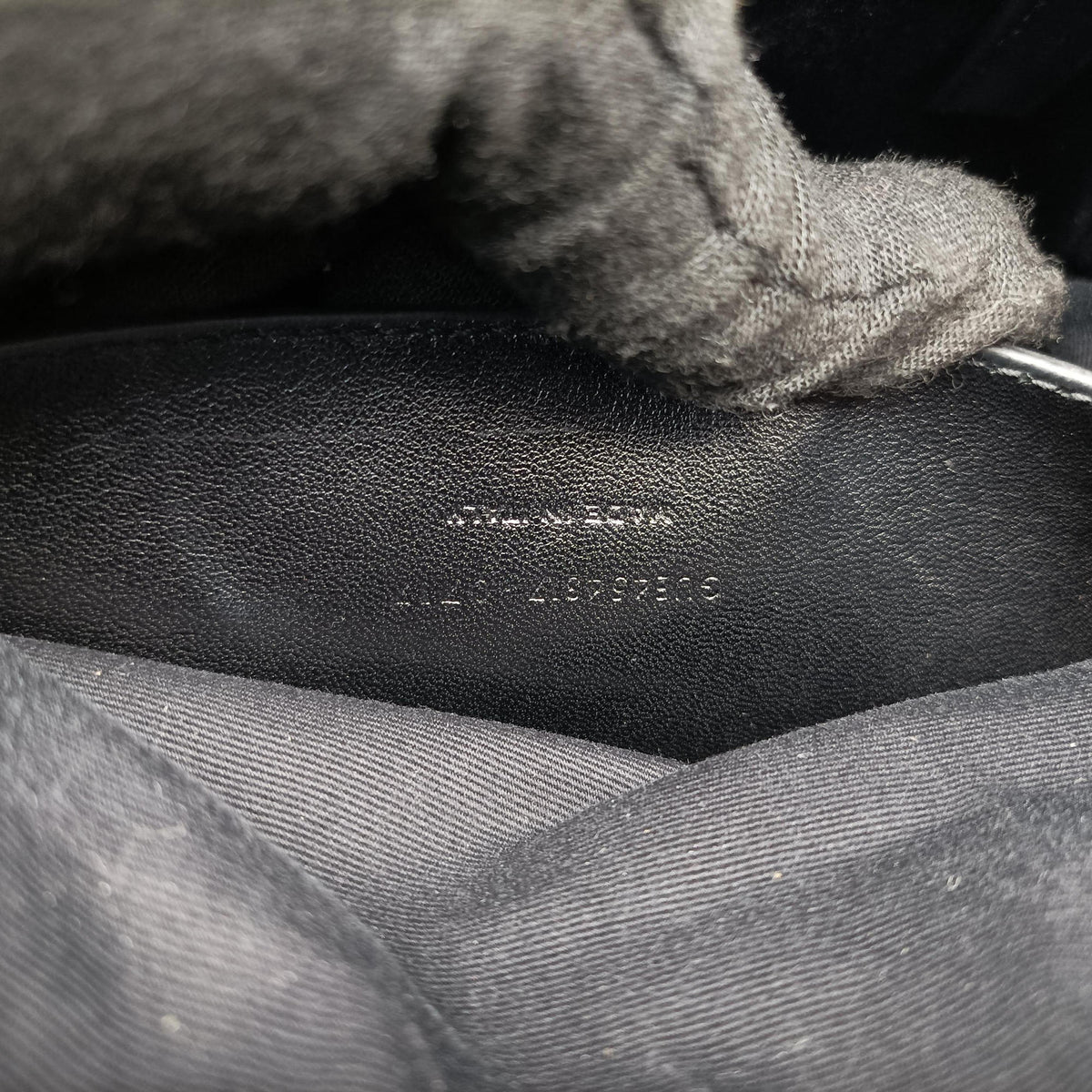 Secondhand Yves Saint Laurent LOULOU Navy Leather 454317 shoulderbag | stylenewstar