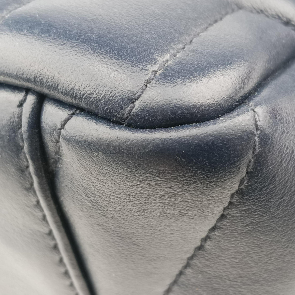 Secondhand Yves Saint Laurent LOULOU Navy Leather 454317 shoulderbag | stylenewstar