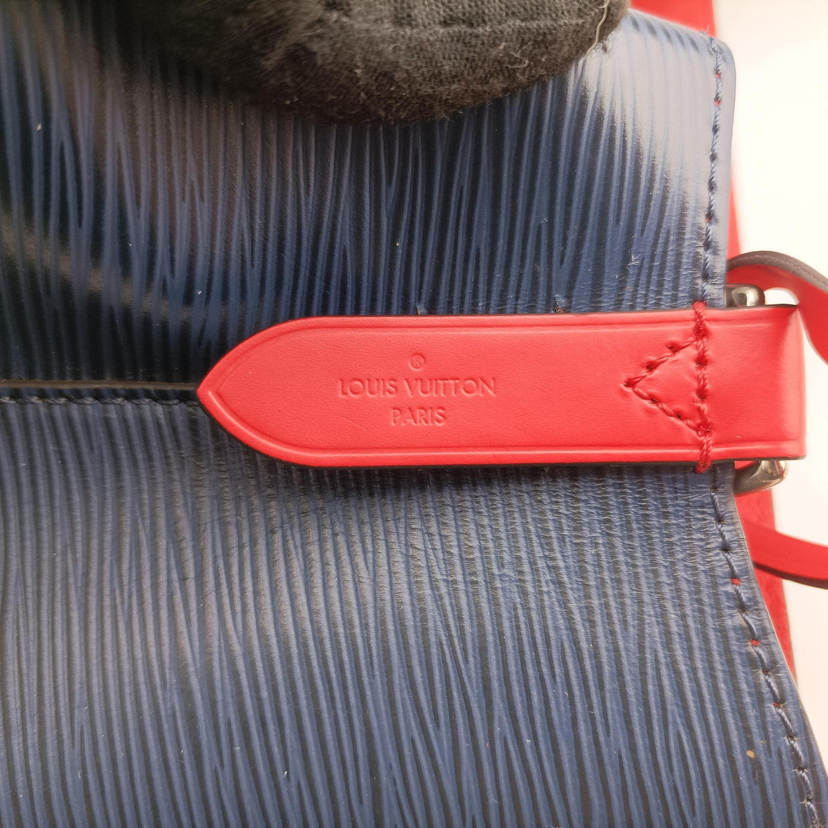 Secondhand Louis Vuitton NeoNoe INDIGO×Red Epi M54367 shoulderbag | stylenewstar