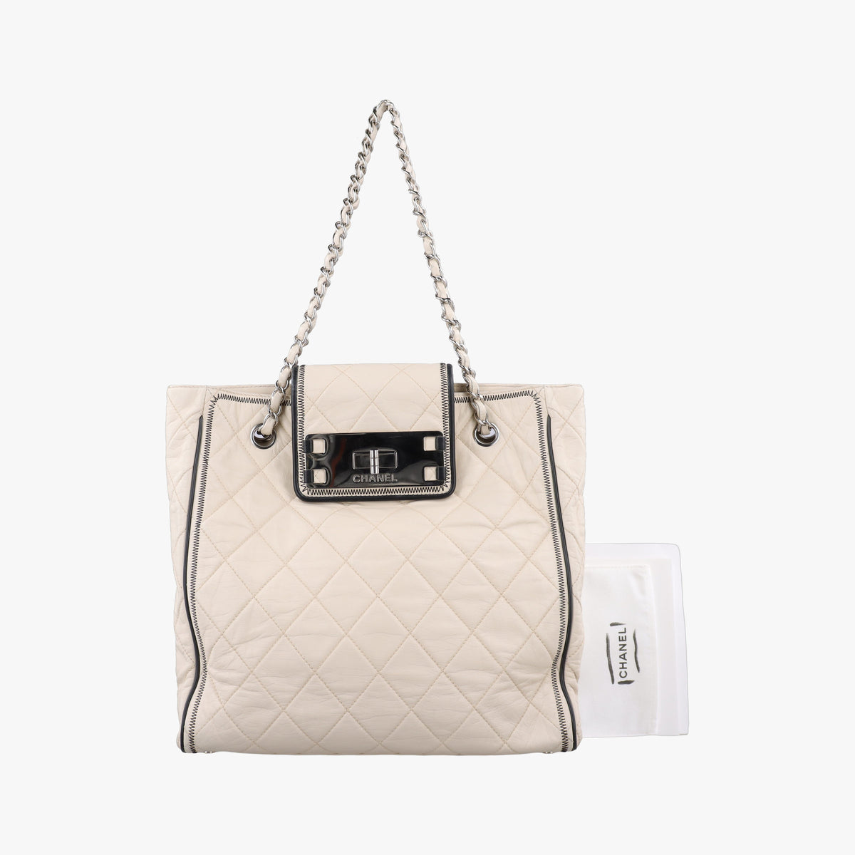 Pre-owned Chanel East West 2.55 White lambskin A37696 shoulderbag | stylenewstar