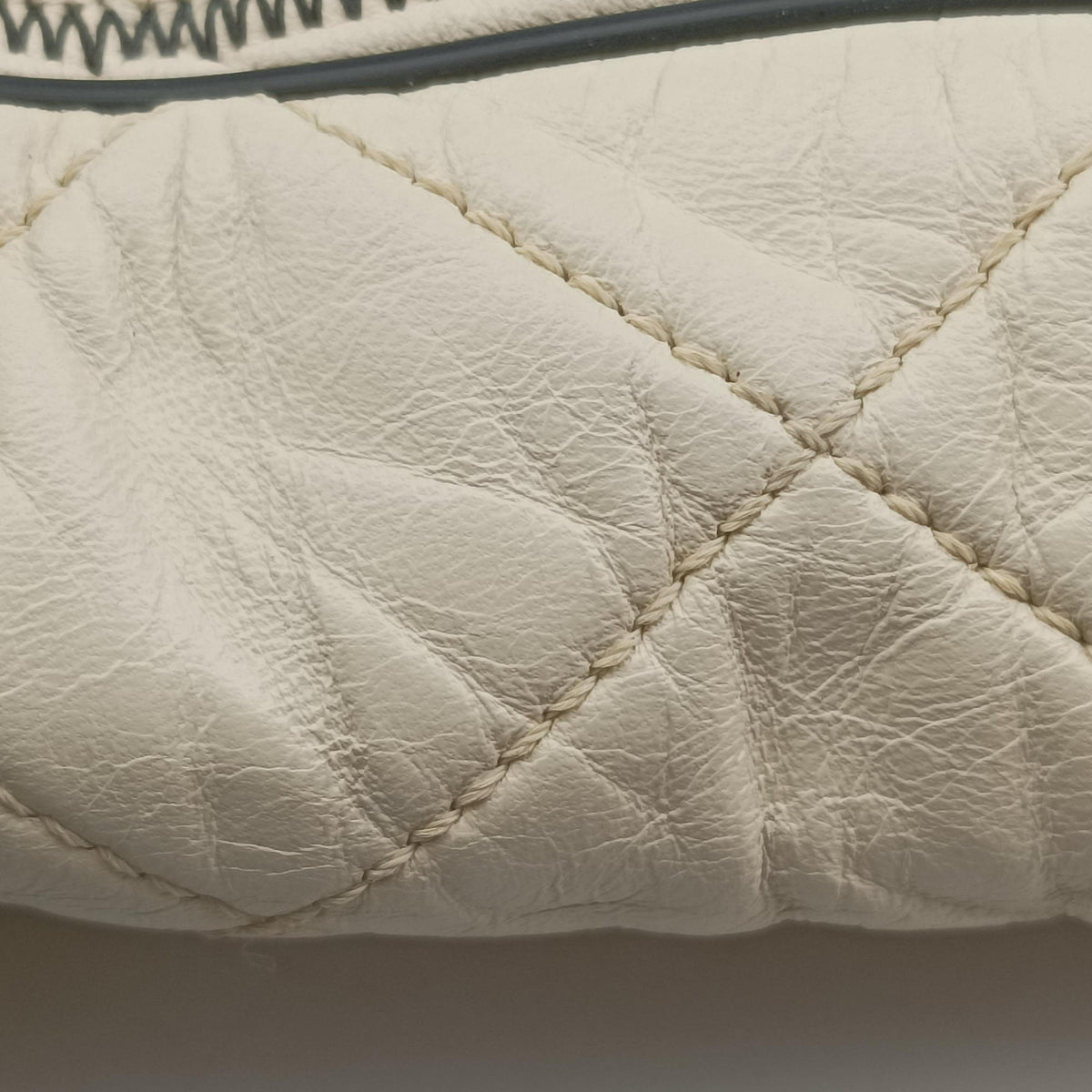 Pre-owned Chanel East West 2.55 White lambskin A37696 shoulderbag | stylenewstar