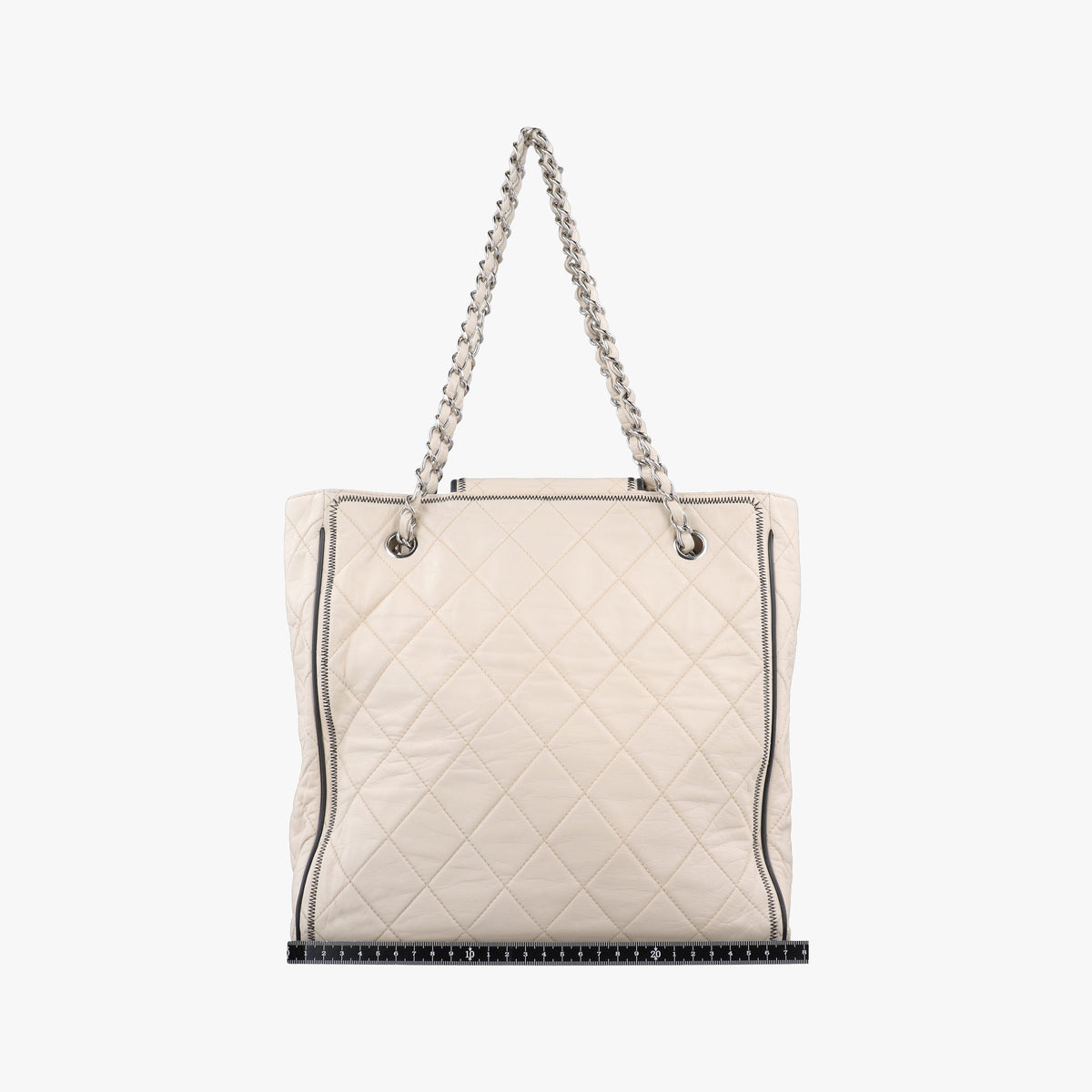 Pre-owned Chanel East West 2.55 White lambskin A37696 shoulderbag | stylenewstar