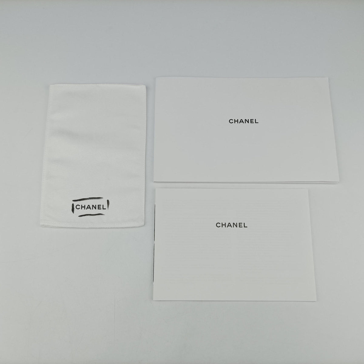 Pre-owned Chanel East West 2.55 White lambskin A37696 shoulderbag | stylenewstar