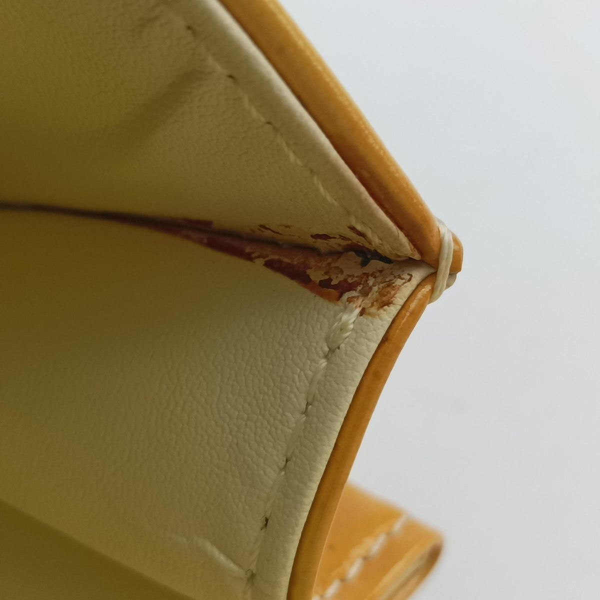 Pre-owned Louis Vuitton Spring Street Lime yellow Vernis M91068 handbag | stylenewstar