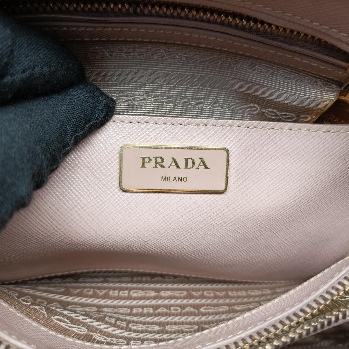 Pre-owned Prada Promenade Pink SAFFIANO patent BL0812 handbag | stylenewstar