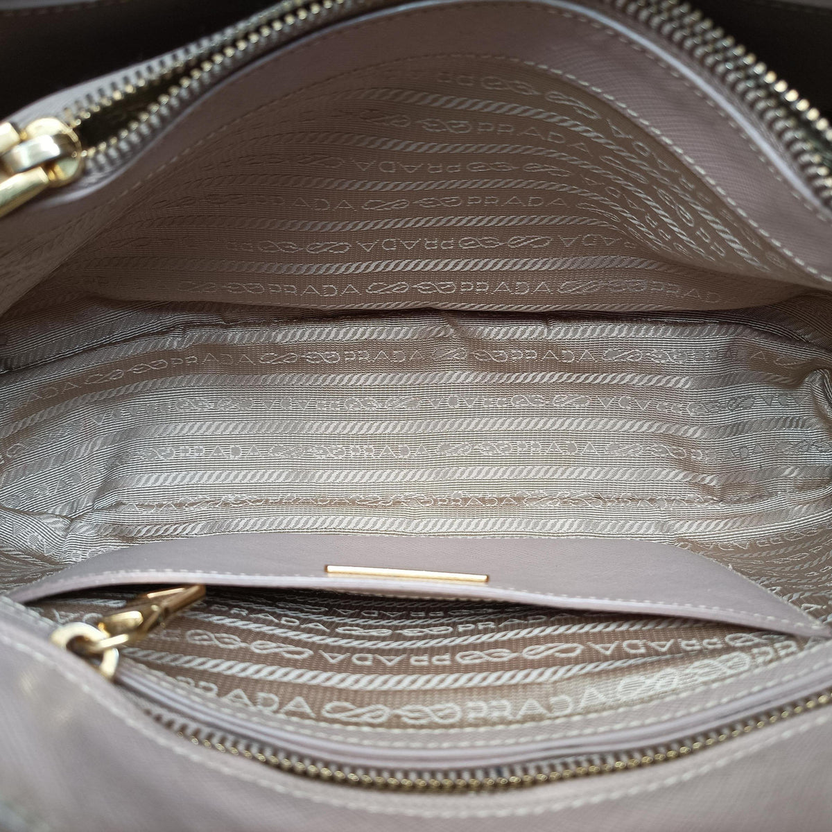 Pre-owned Prada Promenade Pink SAFFIANO patent BL0812 handbag | stylenewstar