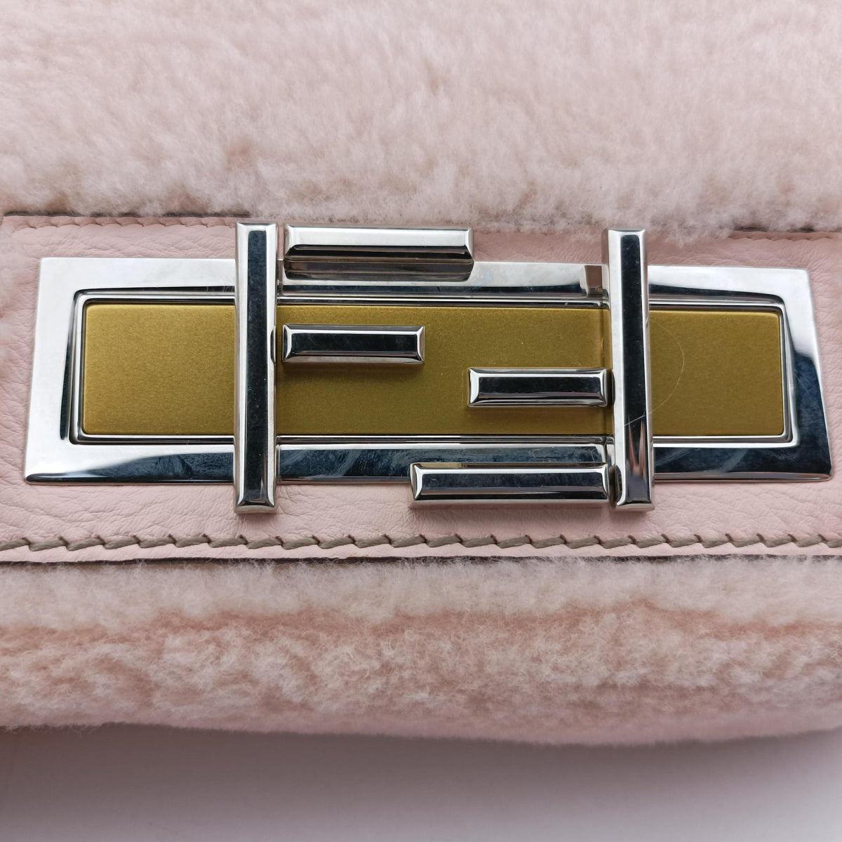 Secondhand Fendi 3 BAGUETTE Pink fur 8BR757 shoulderbag | stylenewstar