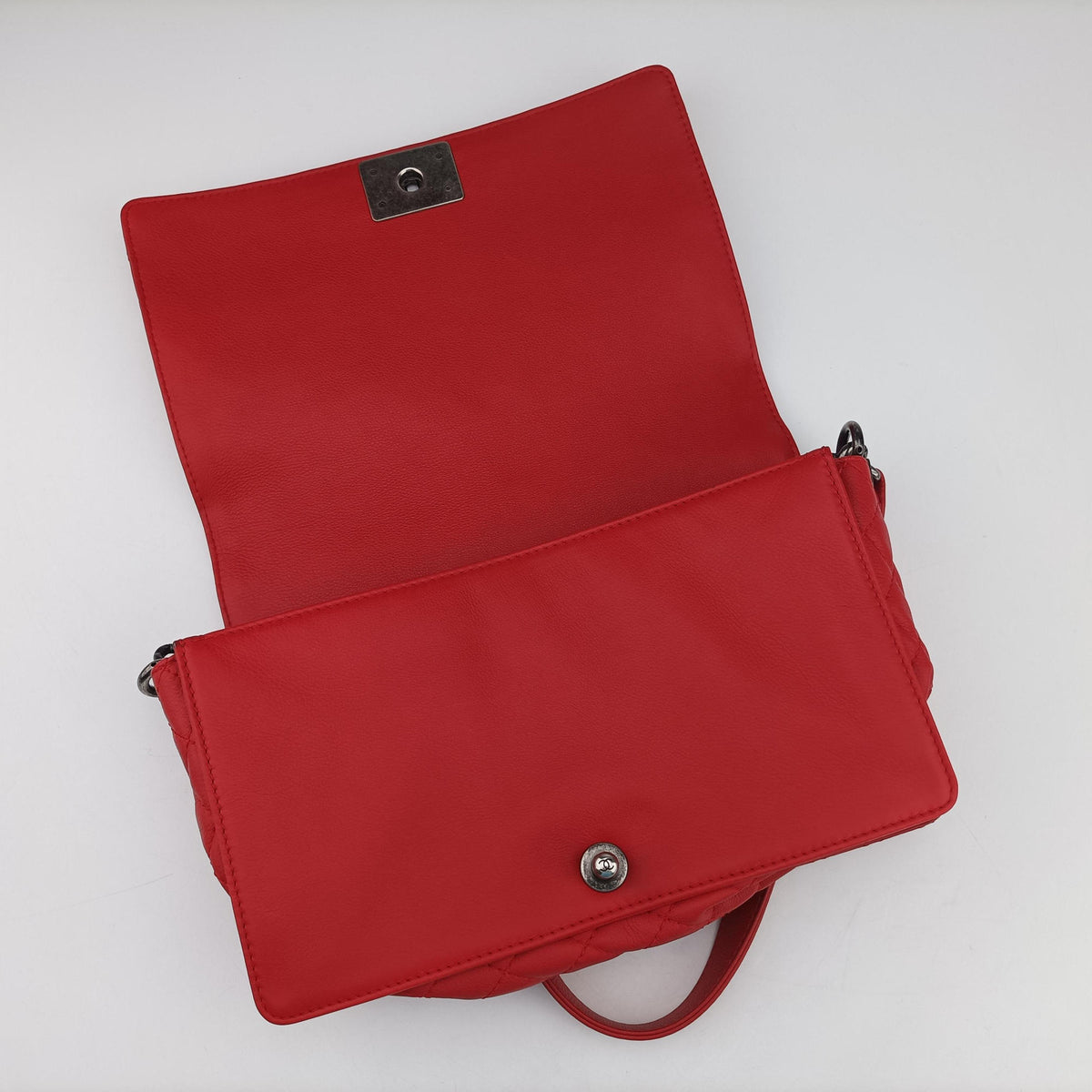 Secondhand Chanel BOY CHANEL Red Leather A67948 shoulderbag | stylenewstar