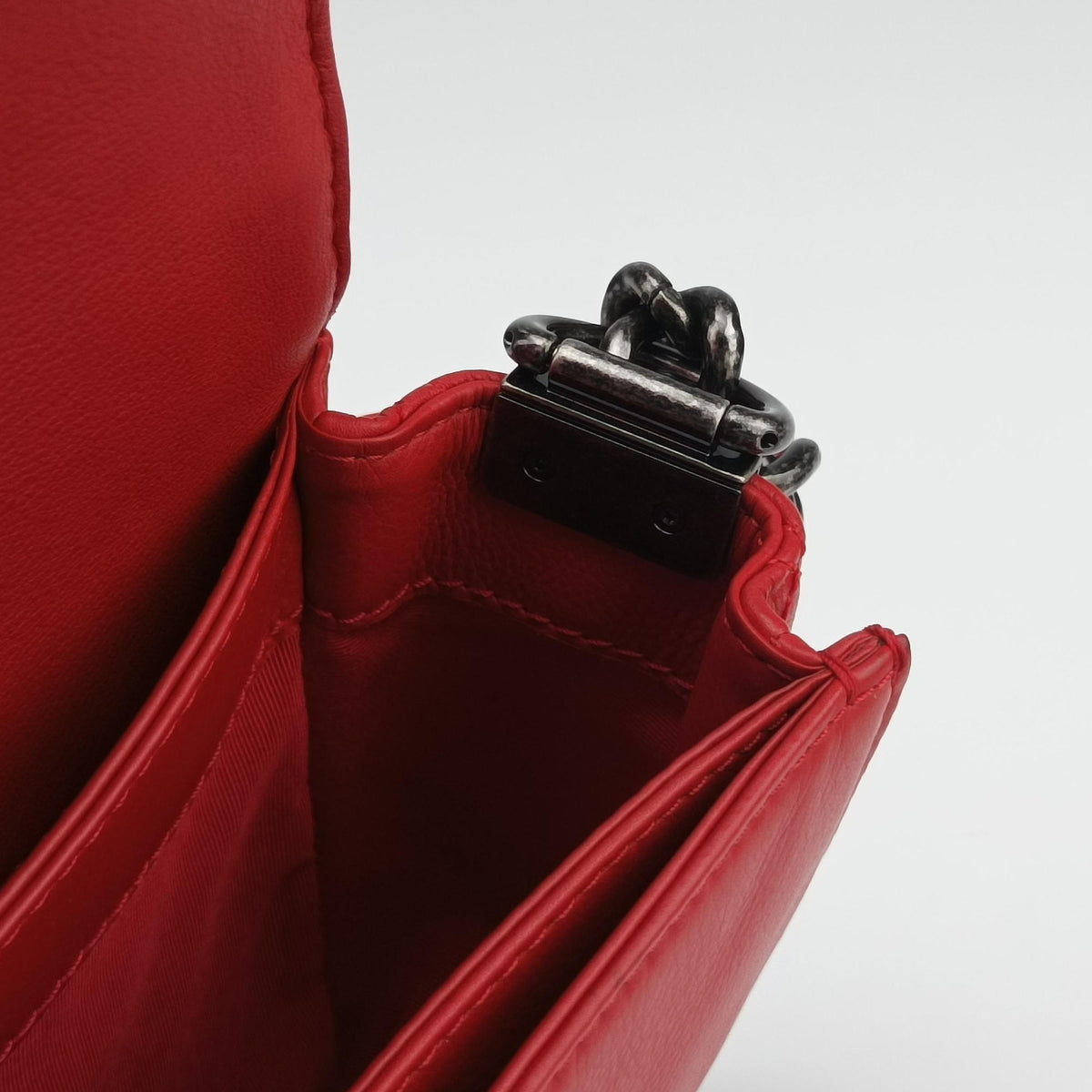 Secondhand Chanel BOY CHANEL Red Leather A67948 shoulderbag | stylenewstar