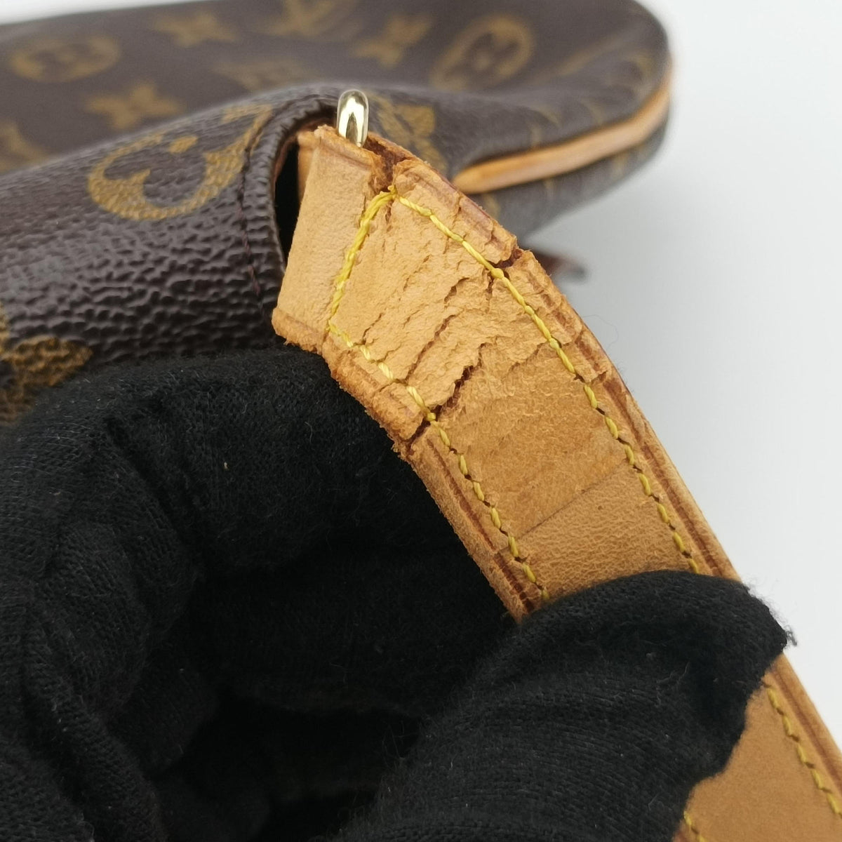 Secondhand Louis Vuitton Mustet Salsa (short strap) Brown Monogram Canvas M51258 shoulderbag | stylenewstar