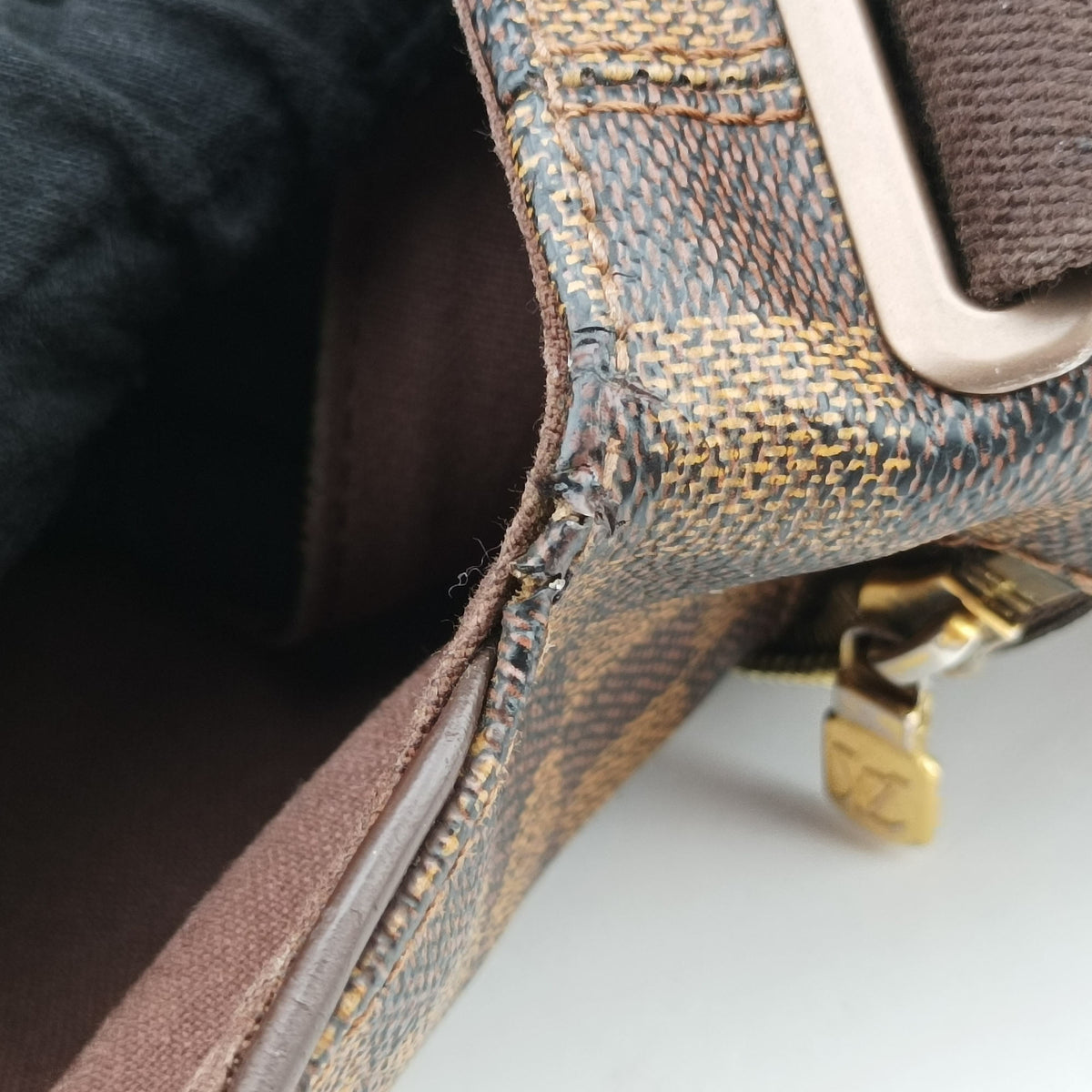 Pre-owned Louis Vuitton District MM EBENE Damier Canvas N41212 shoulderbag | stylenewstar